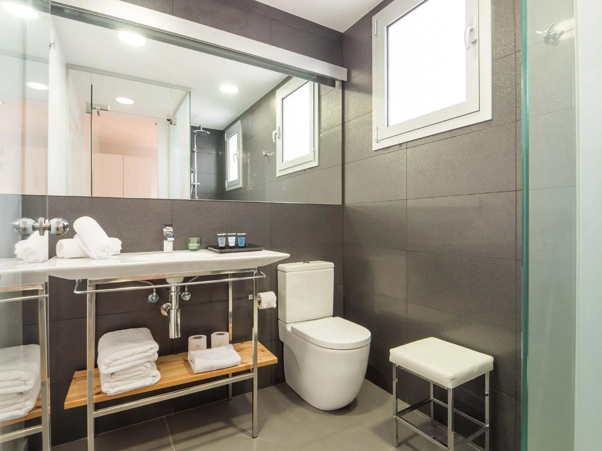 Bathroom in Rent Top Apartments Rambla Catalunya