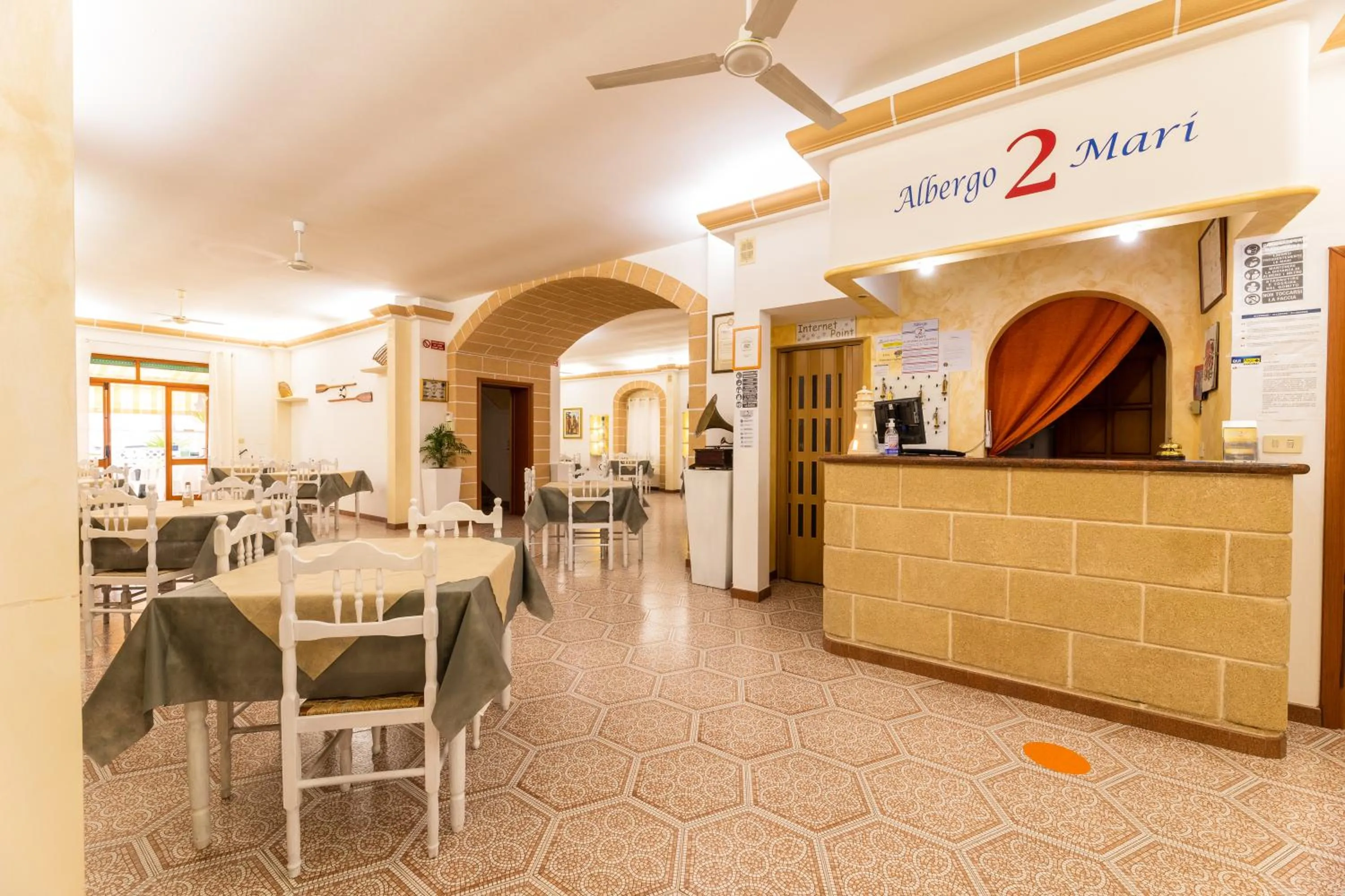 Restaurant/places to eat in Albergo 2 Mari