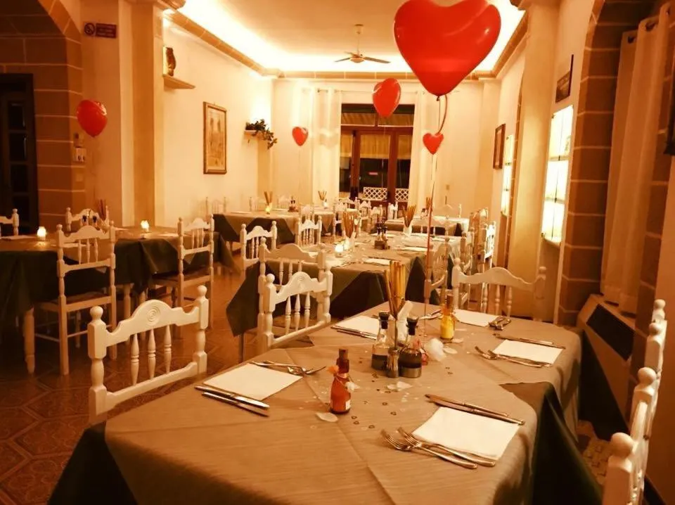 Restaurant/places to eat in Albergo 2 Mari