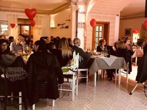 Restaurant/places to eat in Albergo 2 Mari