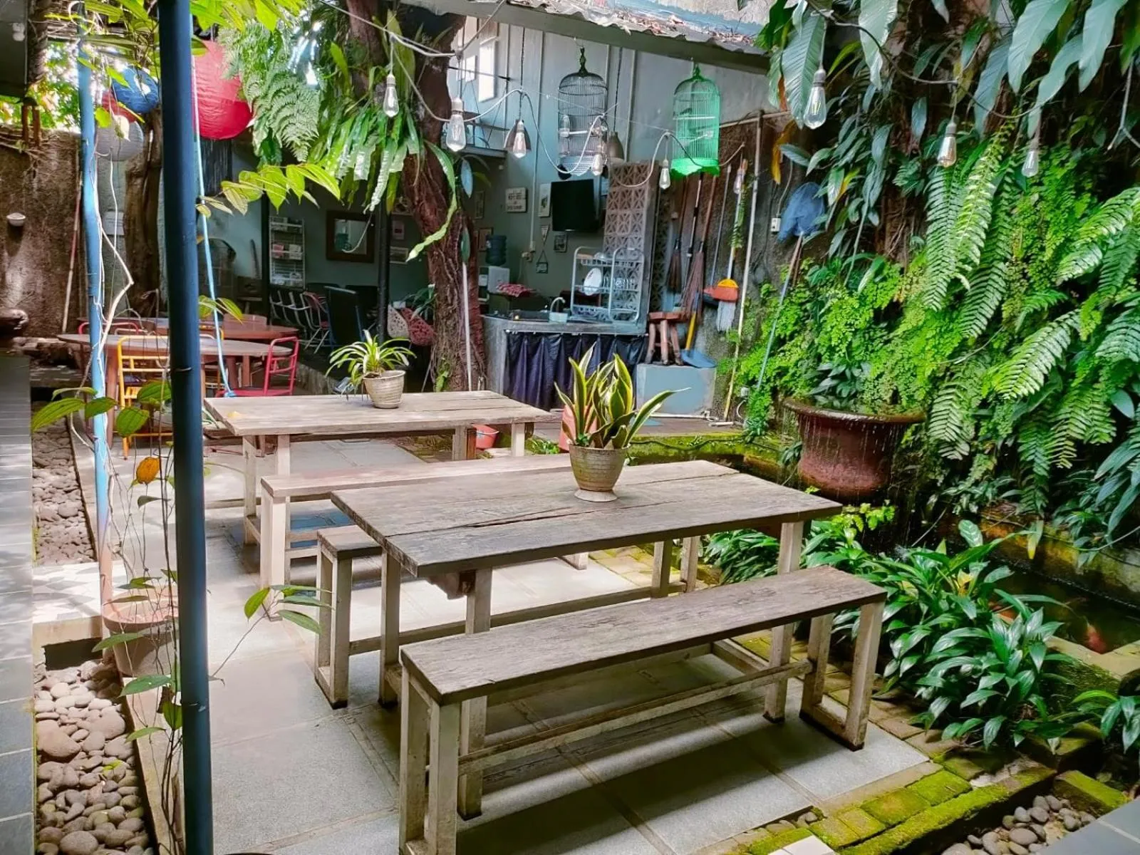 Communal lounge/ TV room in Jeng Tini Guest House