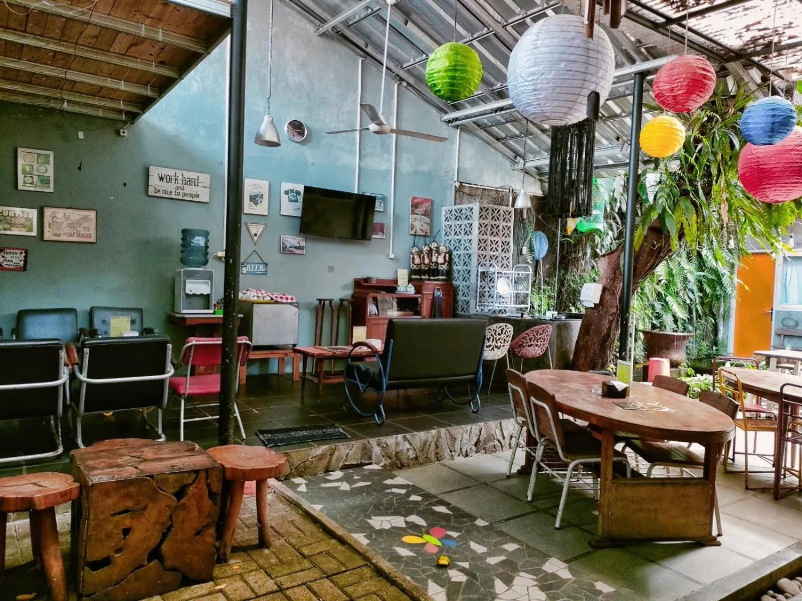 Communal lounge/ TV room in Jeng Tini Guest House