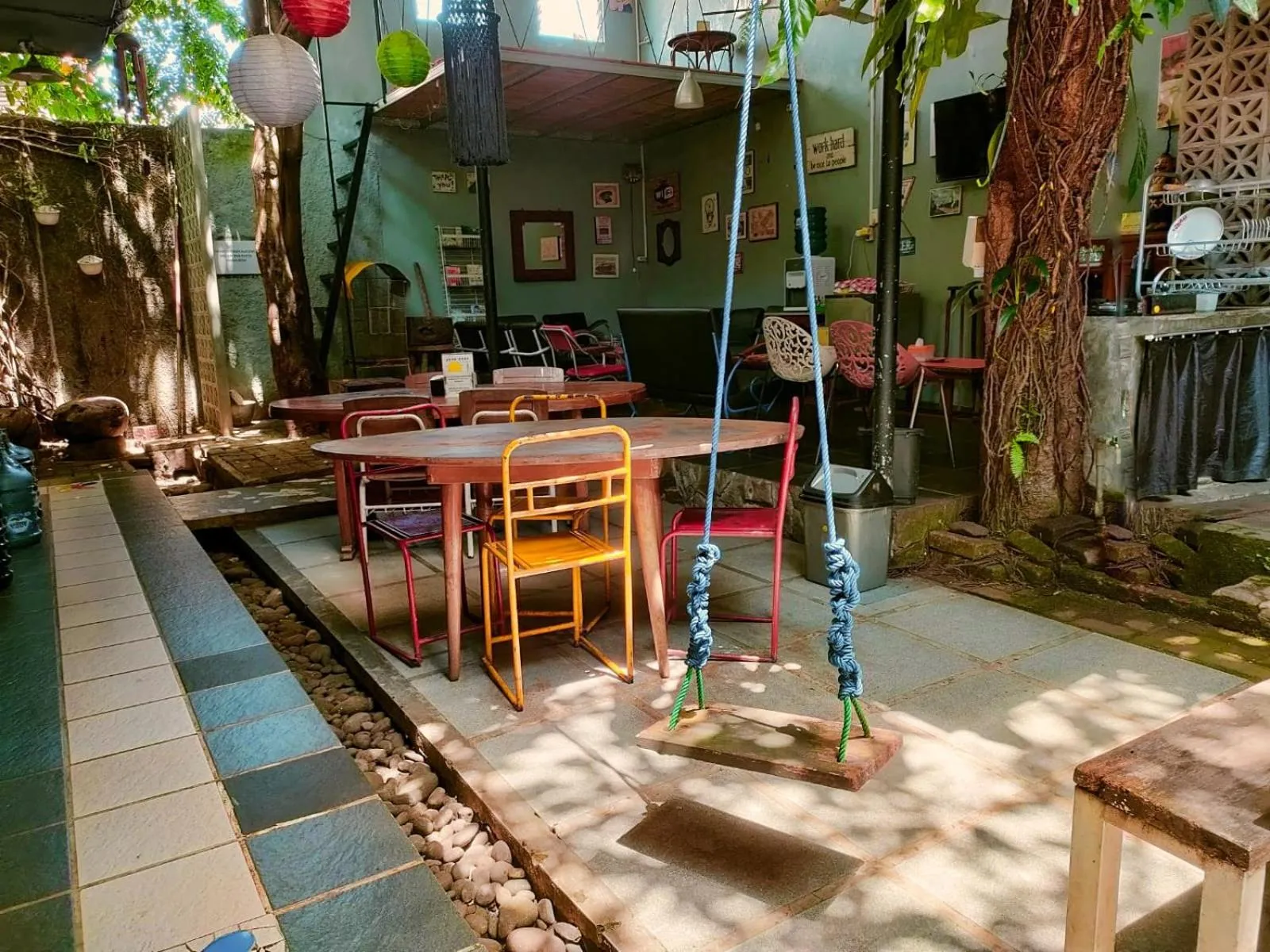 Communal lounge/ TV room in Jeng Tini Guest House