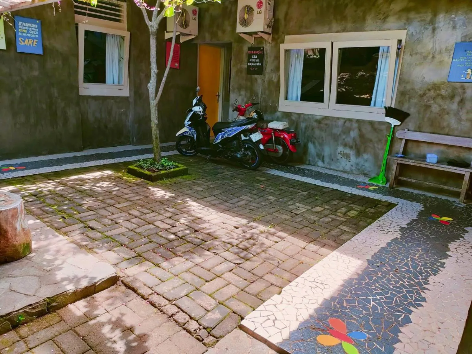 Parking in Jeng Tini Guest House