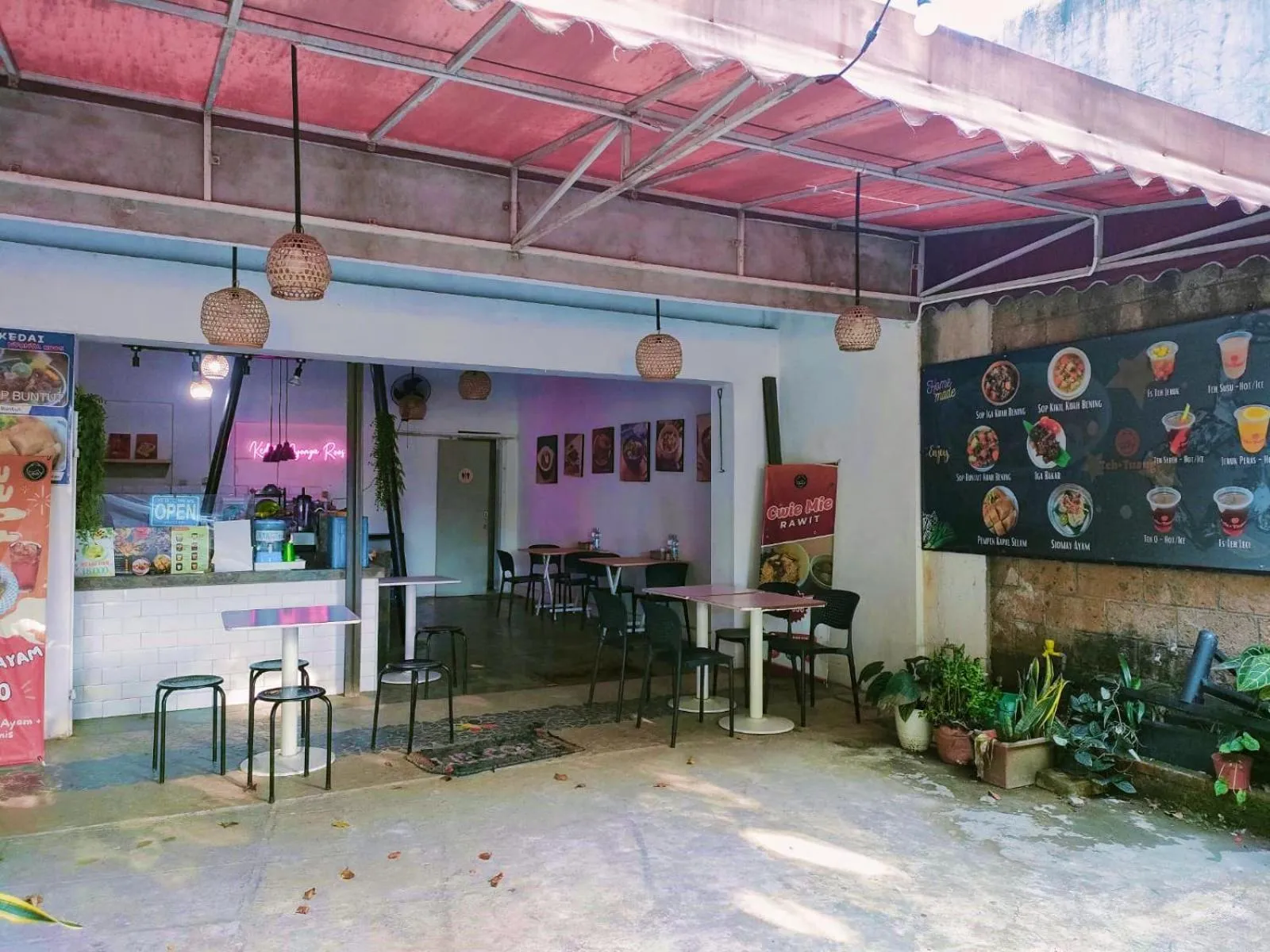 Restaurant/places to eat in Jeng Tini Guest House