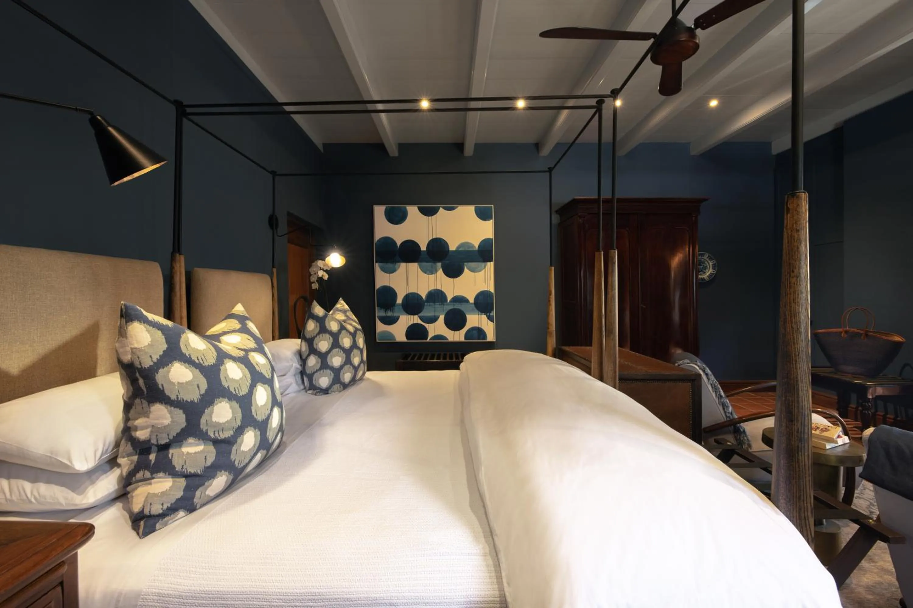 Bed in Akademie Street Boutique Hotel