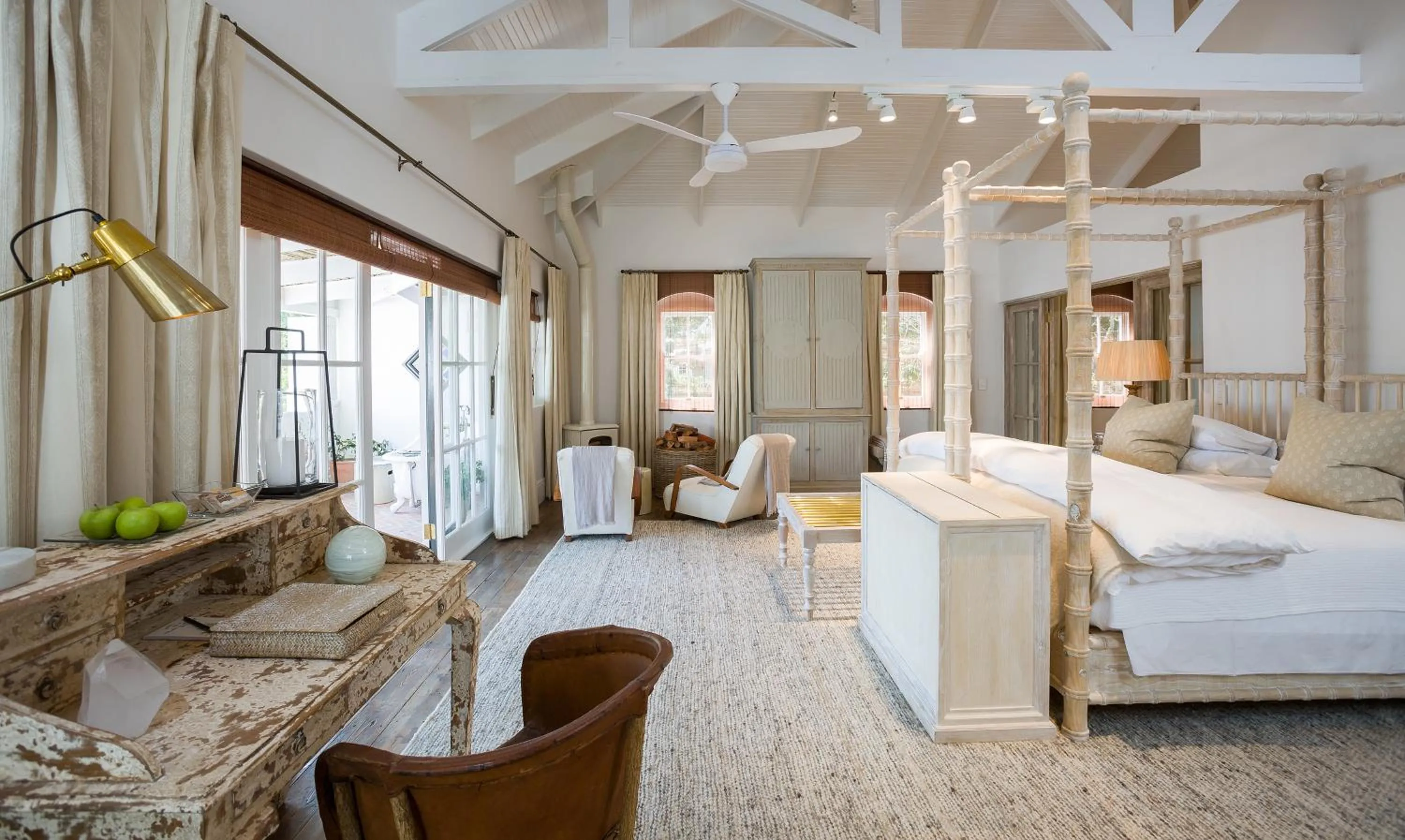 Photo of the whole room, Bed in Akademie Street Boutique Hotel