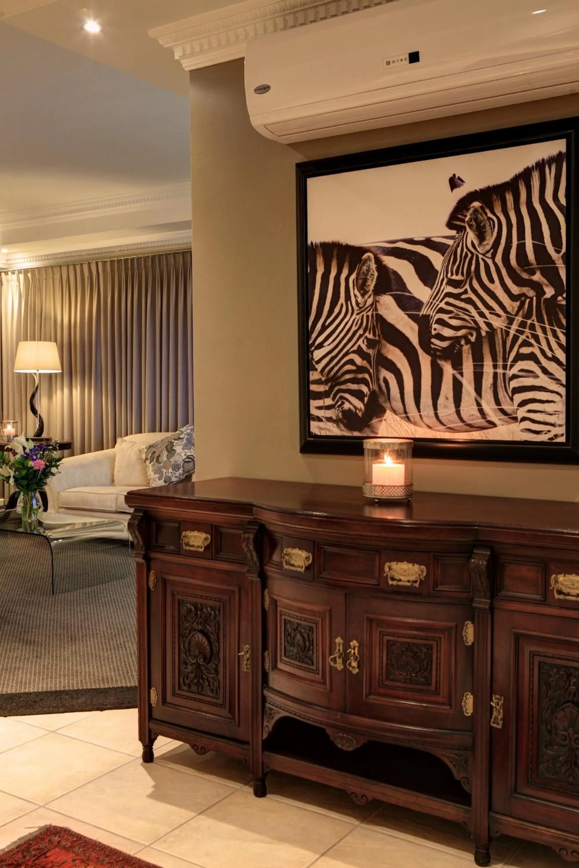 Communal lounge/ TV room in Cinnamon Boutique Guest House