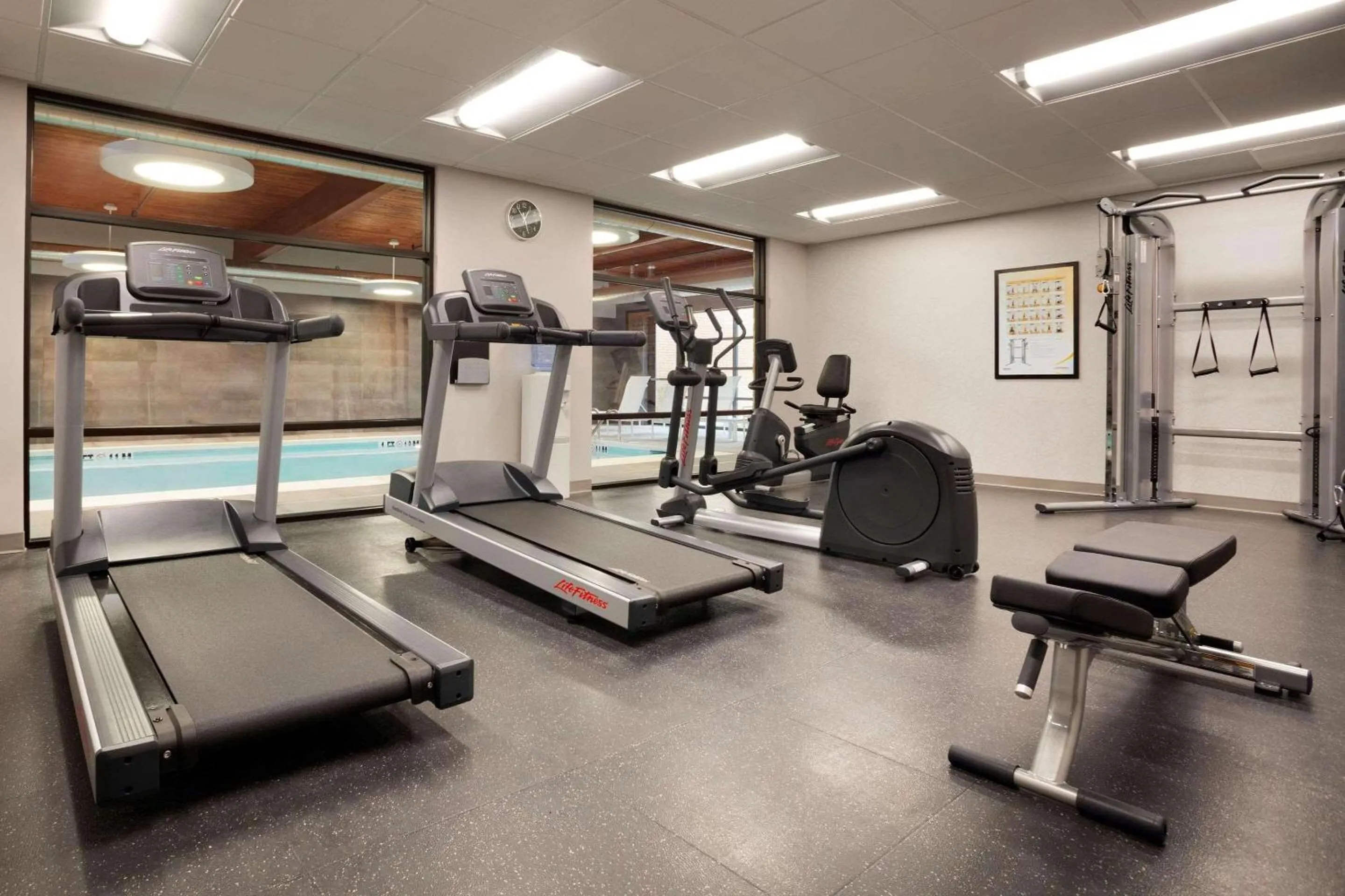 Fitness centre/facilities in Country Inn & Suites by Radisson Asheville River Arts District