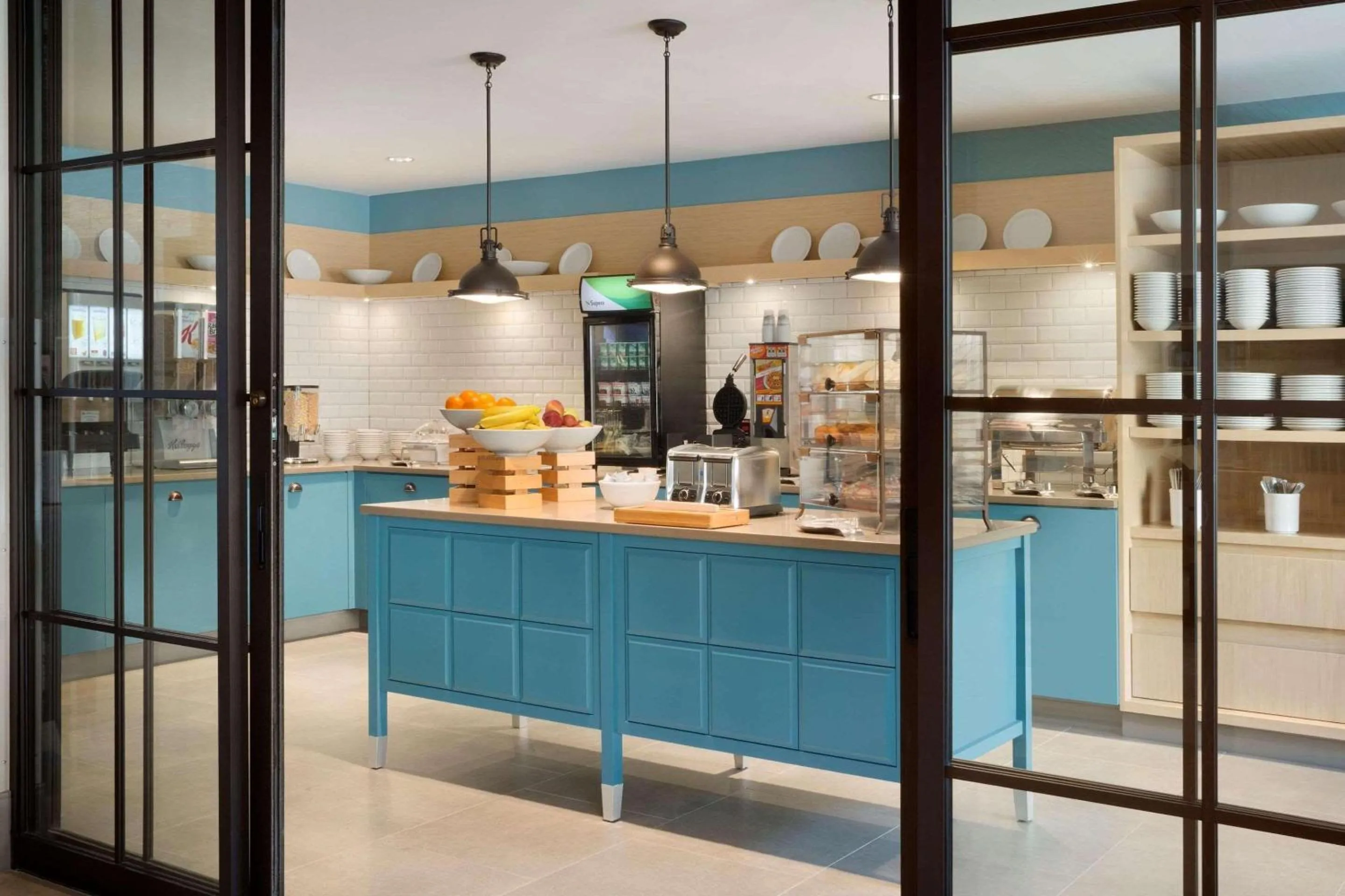 Breakfast in Country Inn & Suites by Radisson Asheville River Arts District