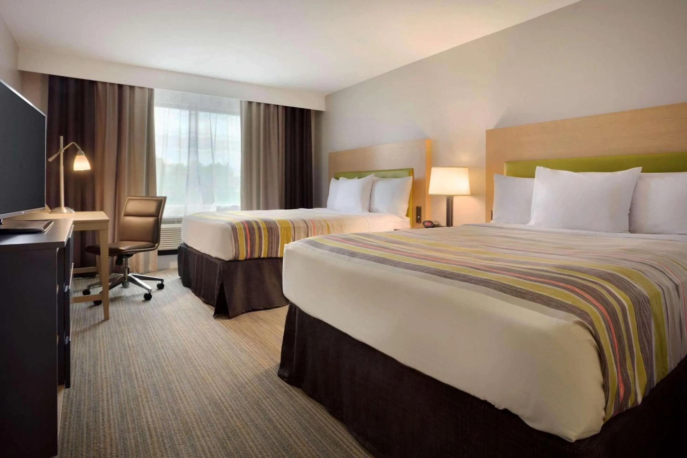 Bedroom, Bed in Country Inn & Suites by Radisson Asheville River Arts District