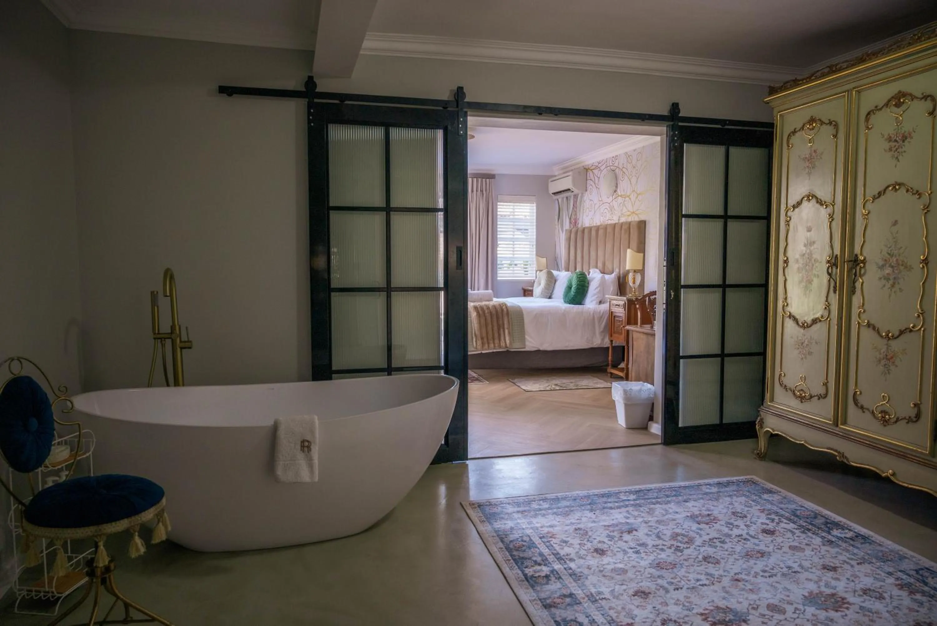 Bed in Rozenburg Guest House