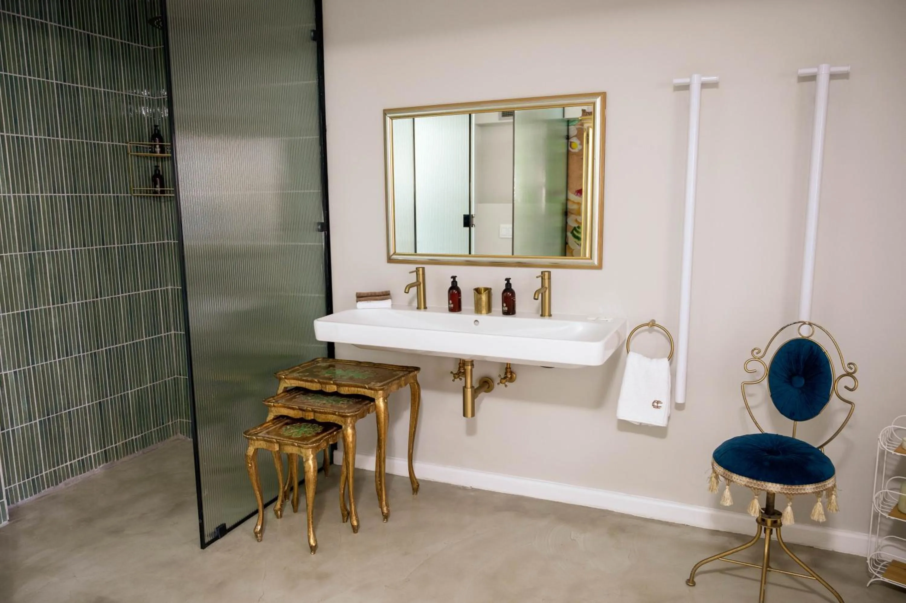 Bathroom in Rozenburg Guest House