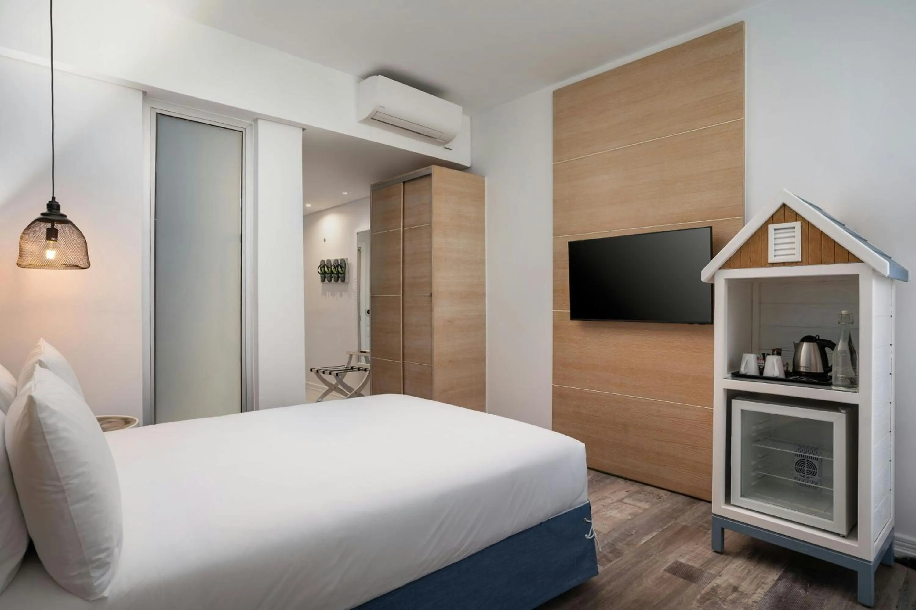 Photo of the whole room, Bed in Protea Hotel Fire & Ice! by Marriott Durban Umhlanga Ridge