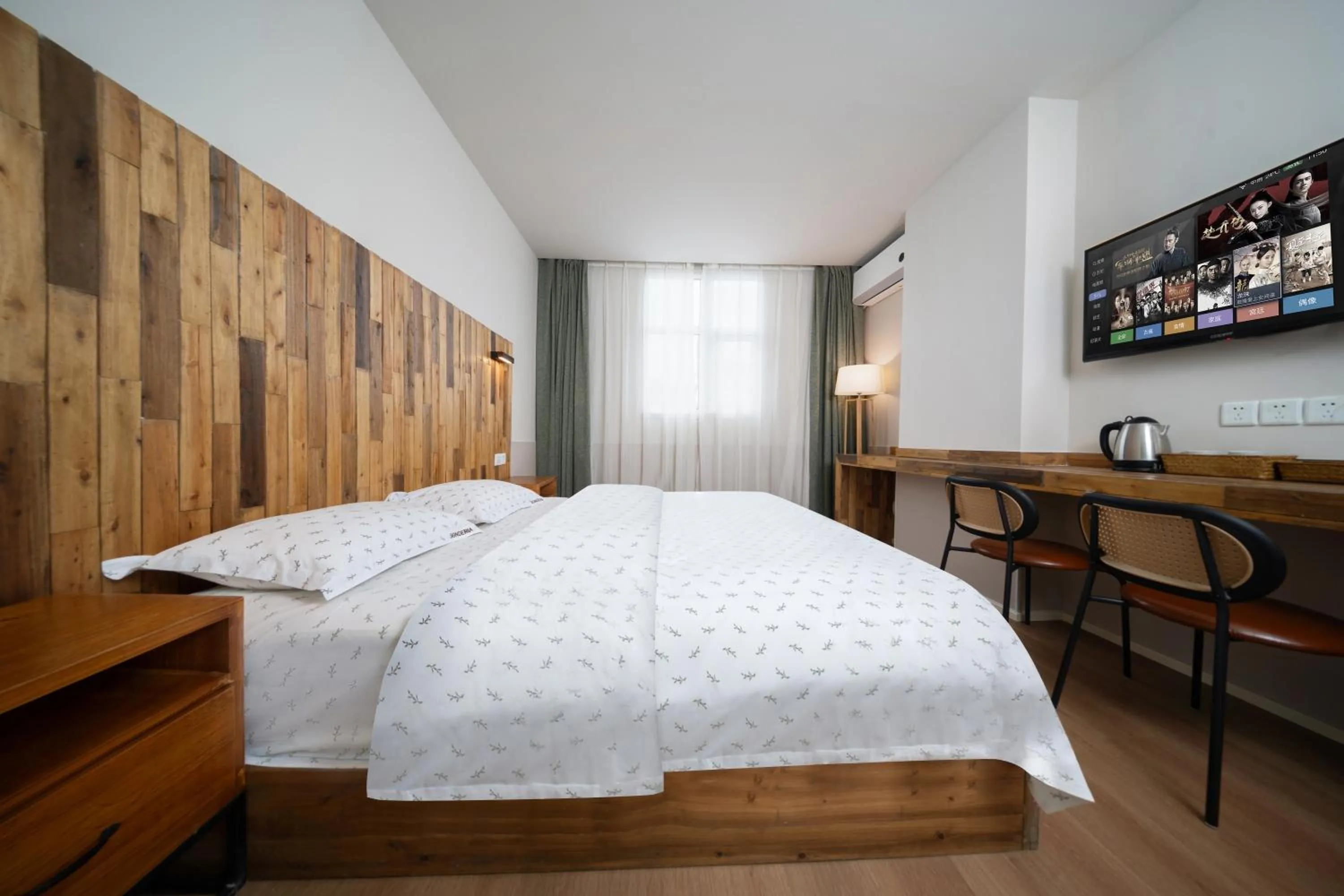 Photo of the whole room, Bed in SONDERIA Lazybones Hostel- Wenshu Temple Side, Chill Hostel with All-Day Brunch, Travel Agency in English & Local Bar Vibes