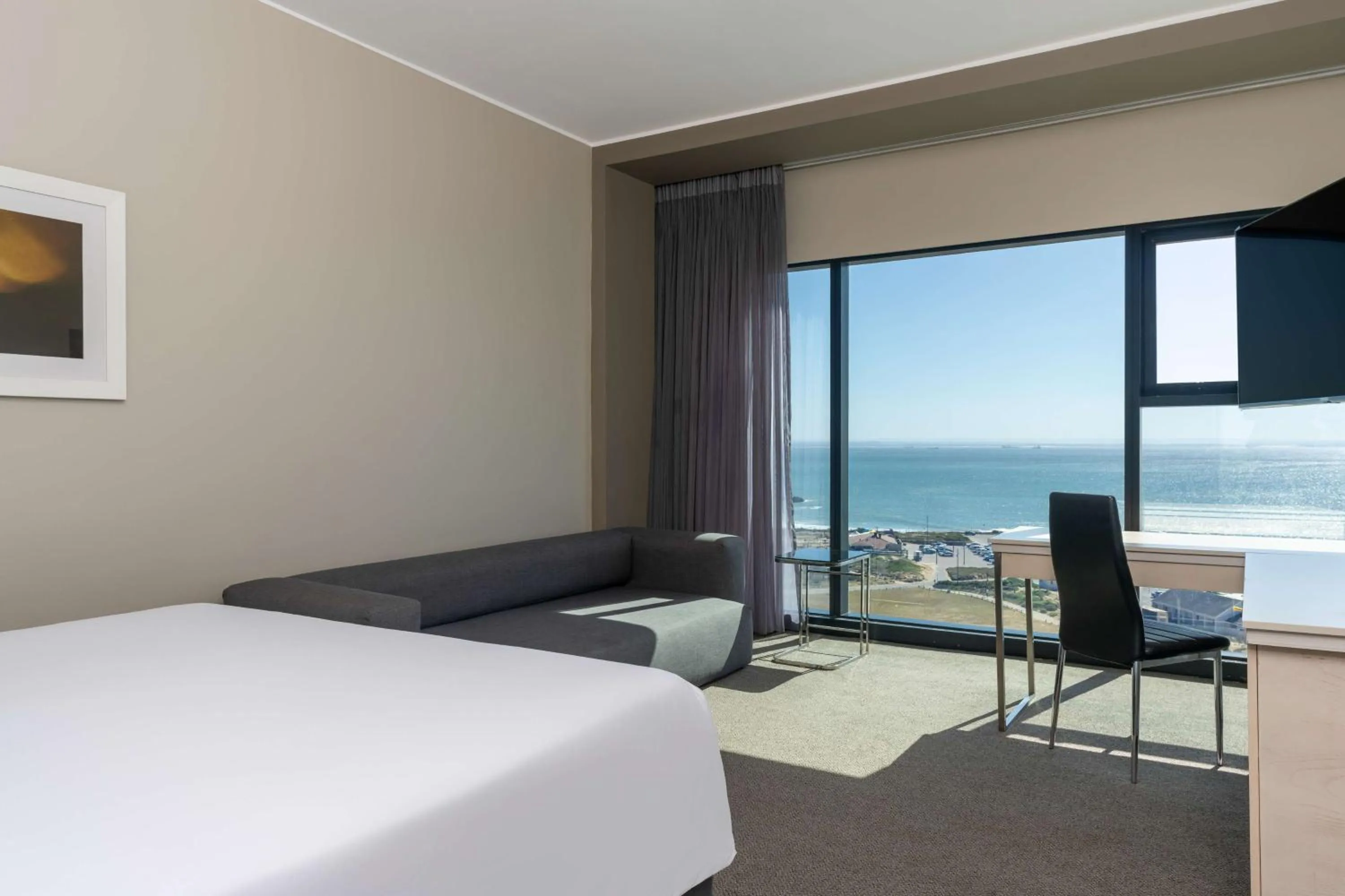 Bedroom, Bed in Radisson Blu Hotel, Port Elizabeth