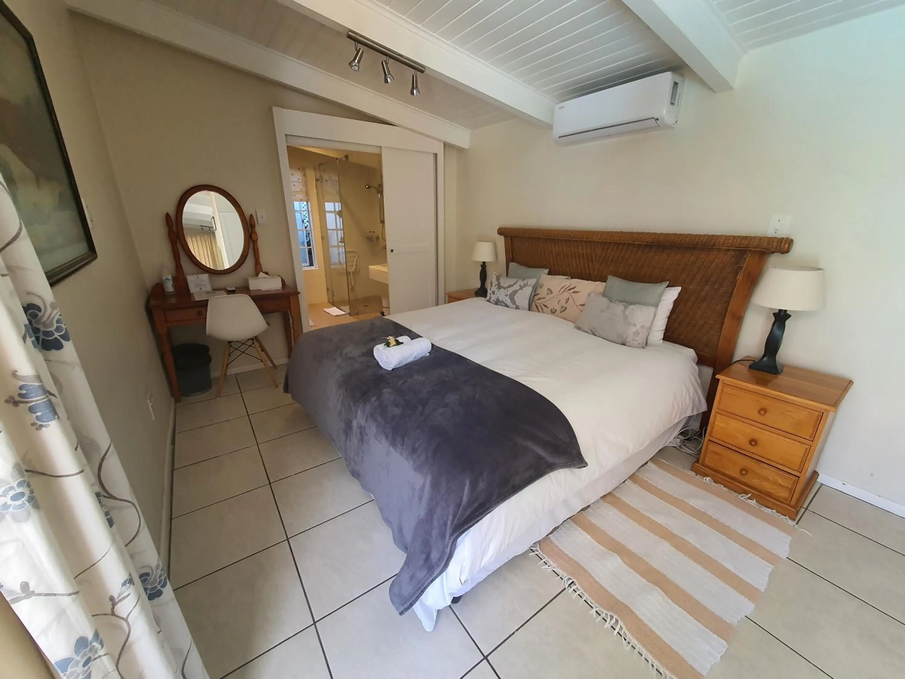 Bed in Wild Olive Guest House & Villa