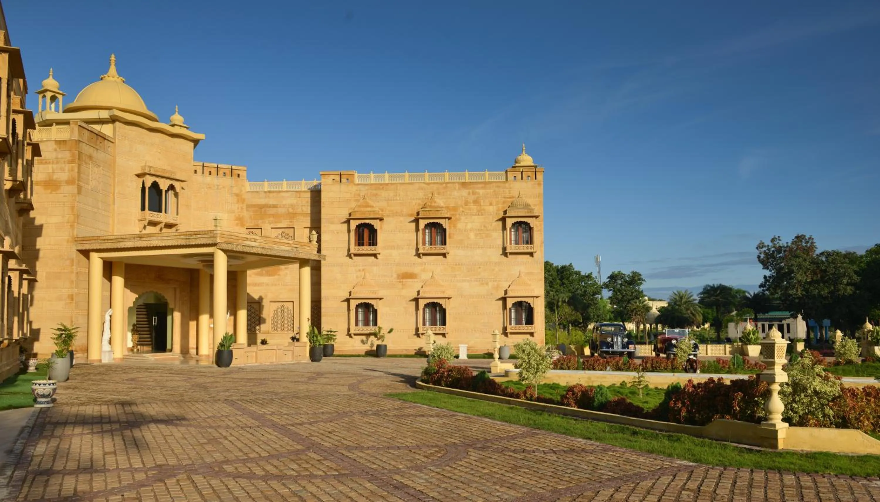Facade/entrance in Syna Heritage Hotel