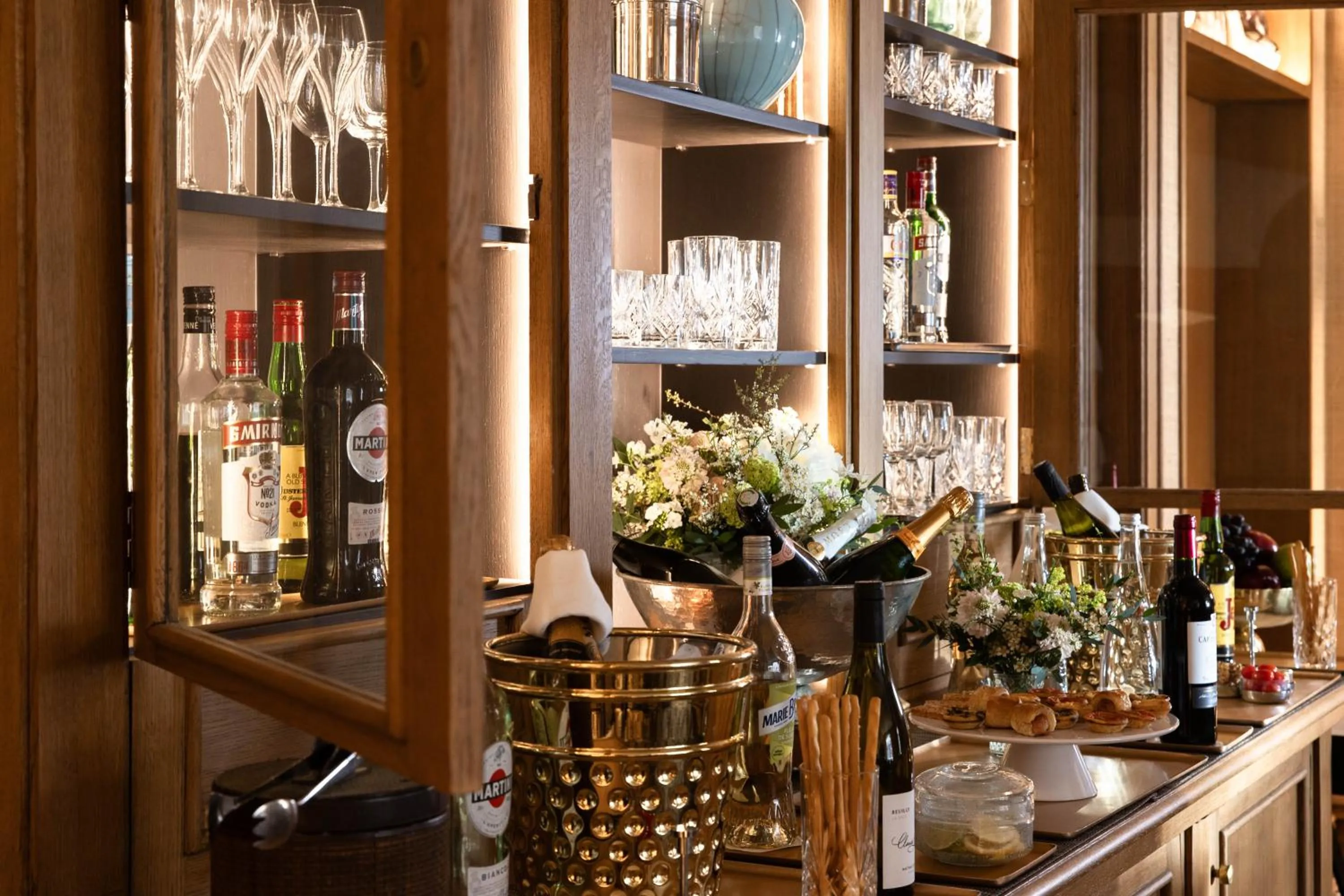 Lounge or bar in Esprit Saint Germain