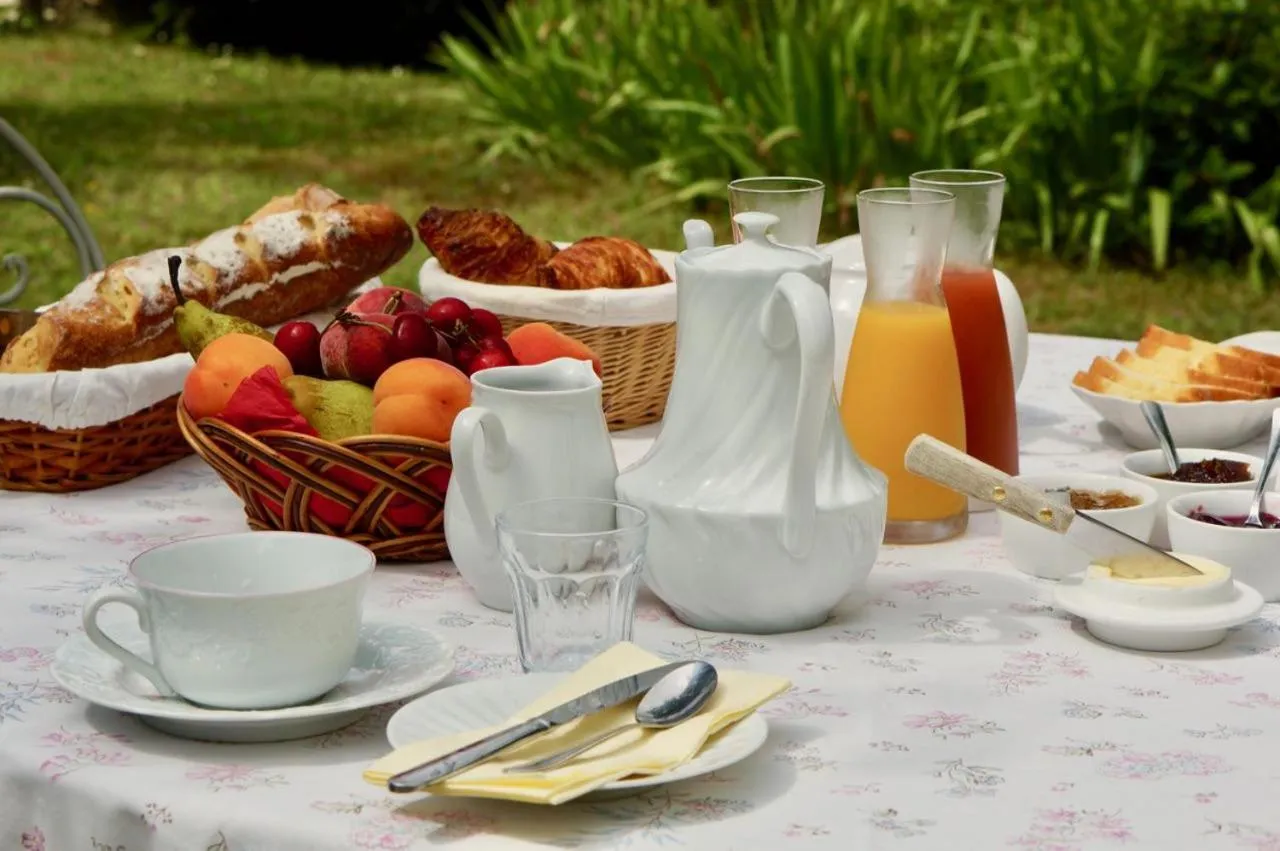 Continental breakfast in La Rougeanne