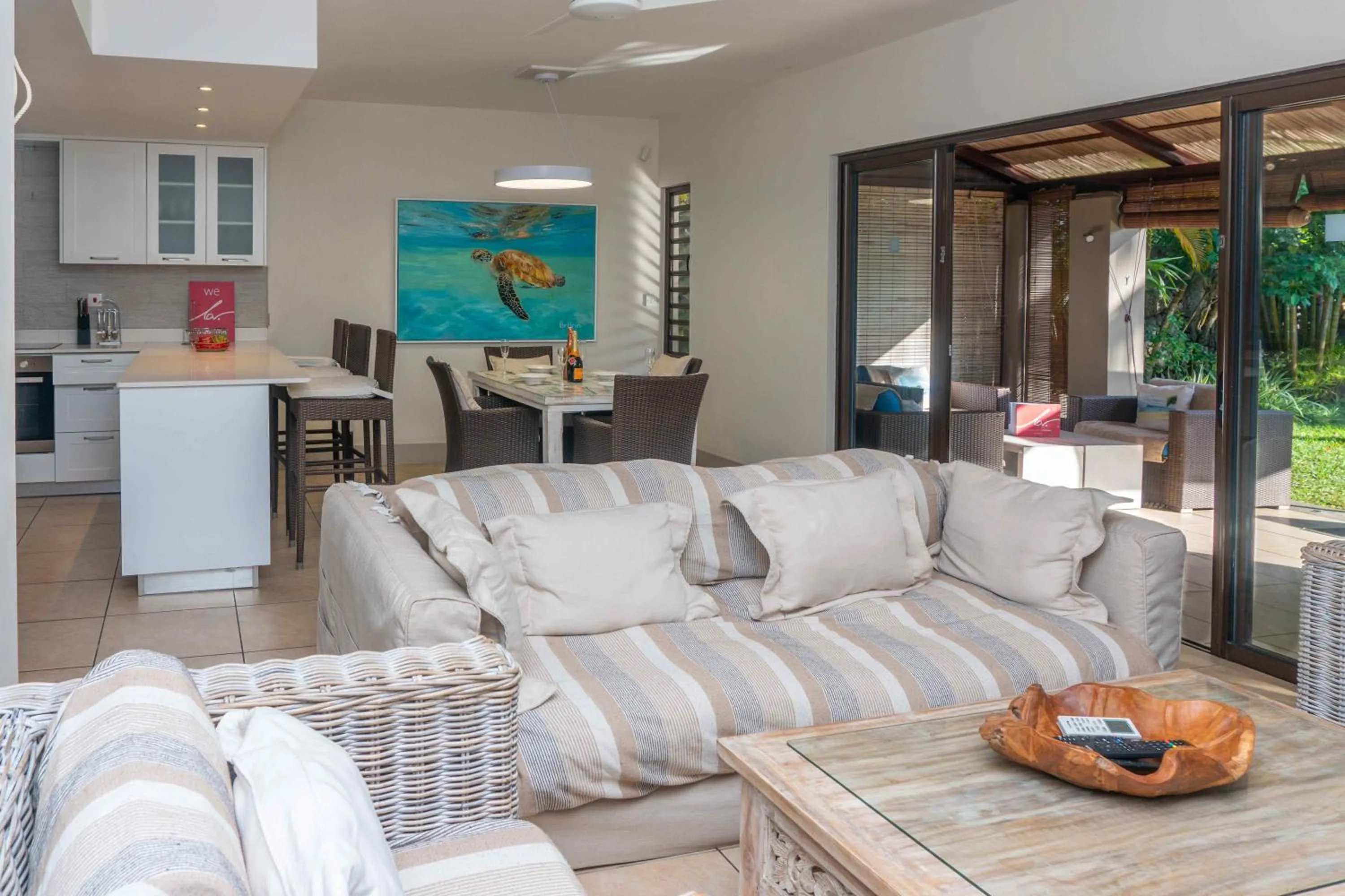Living room in Bel Azur Beach Residence by LOV Mauritius