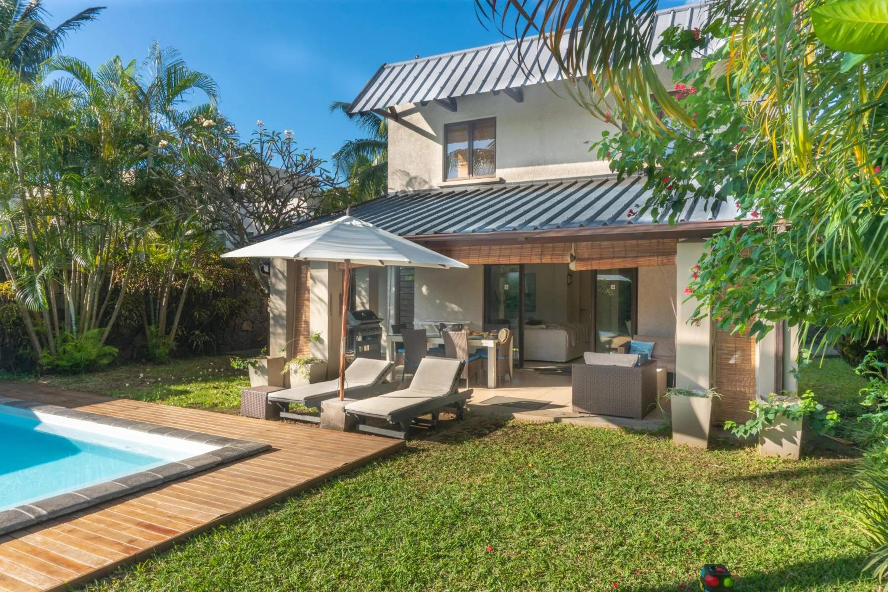 Swimming pool in Bel Azur Beach Residence by LOV Mauritius