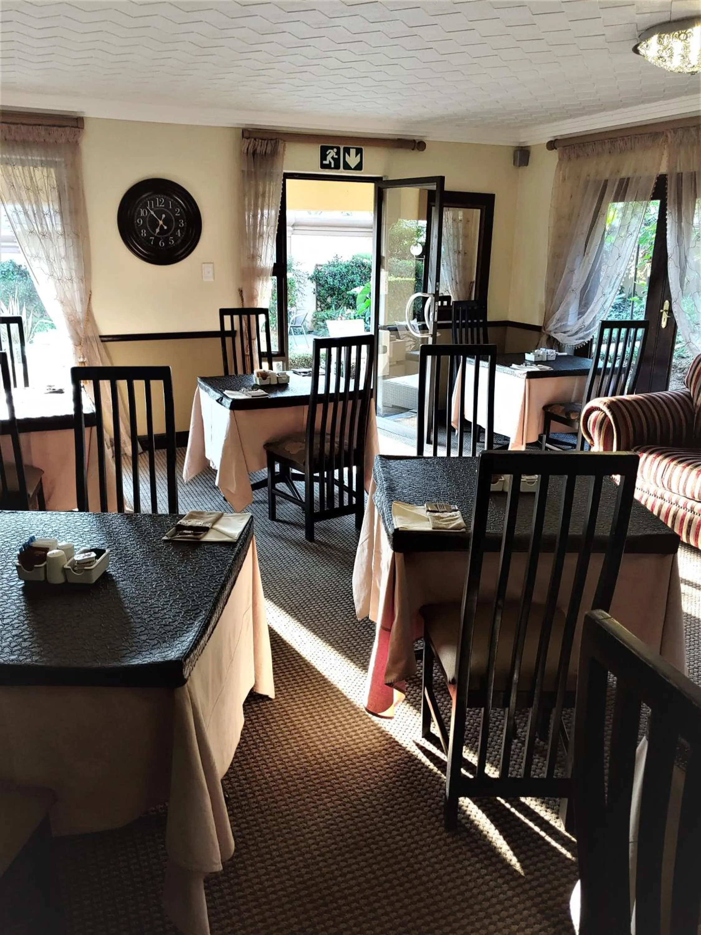 Restaurant/places to eat in Constantia Manor Guest House