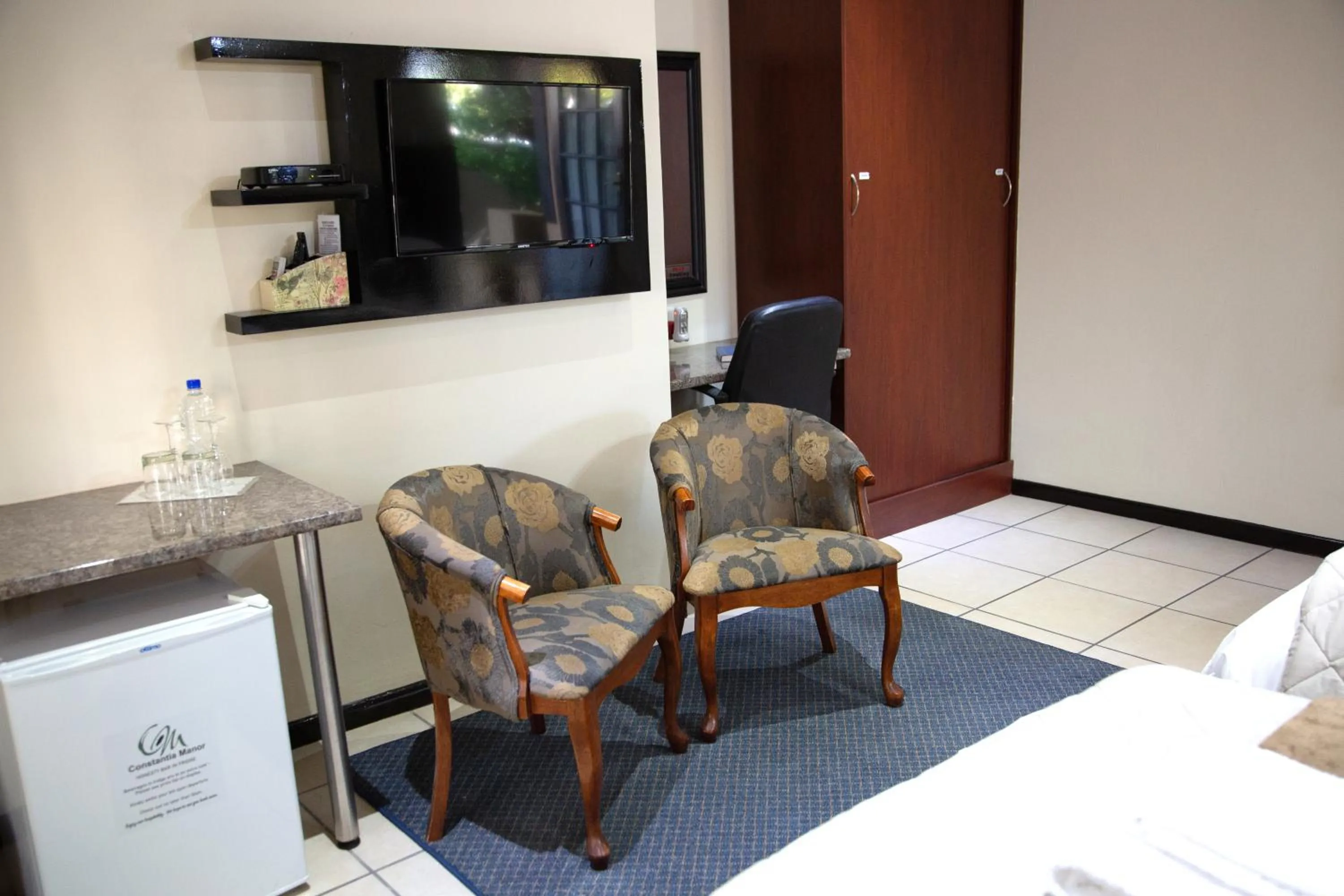 Seating area, Bed in Constantia Manor Guest House