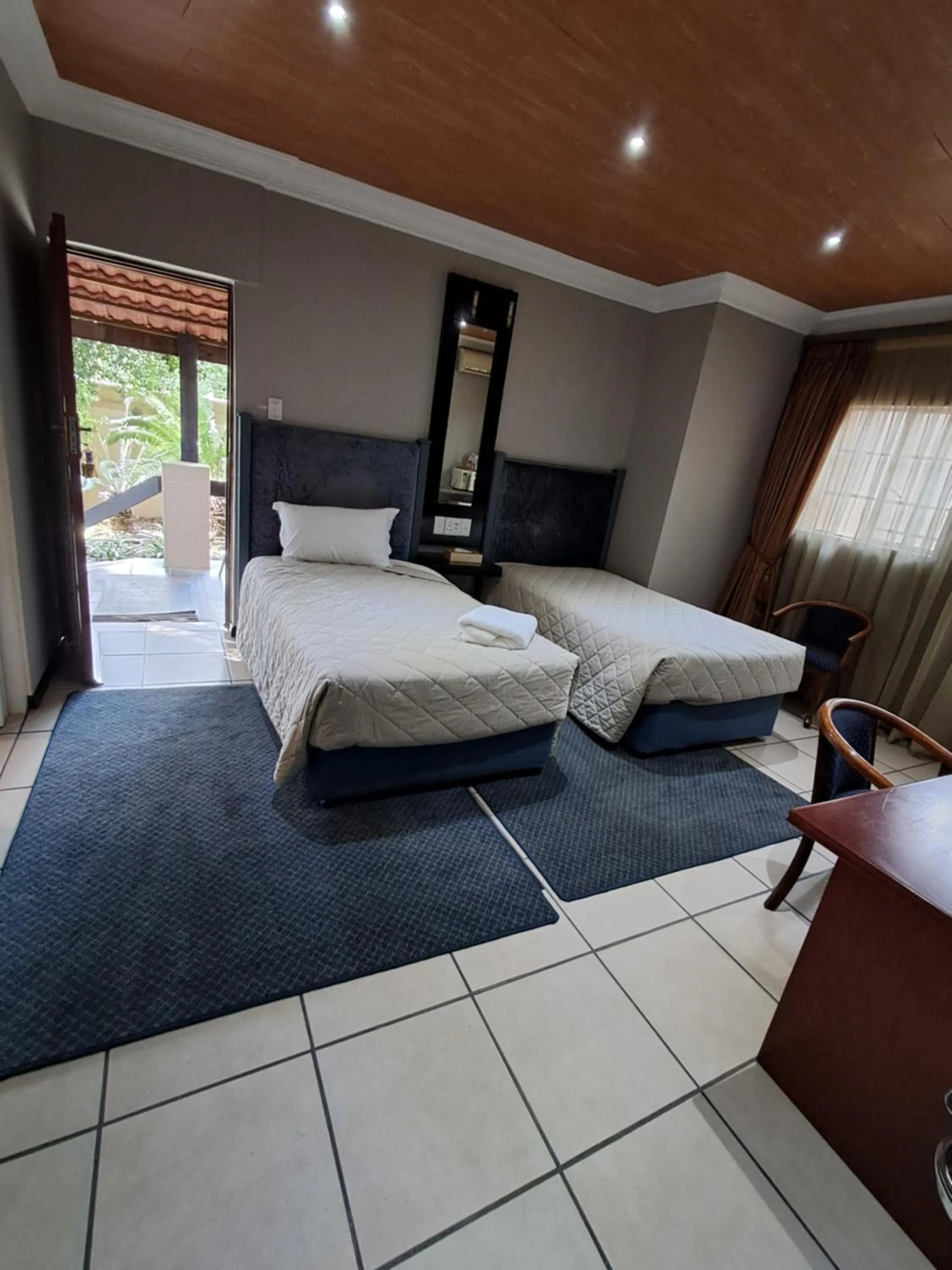 Bedroom, Bed in Constantia Manor Guest House