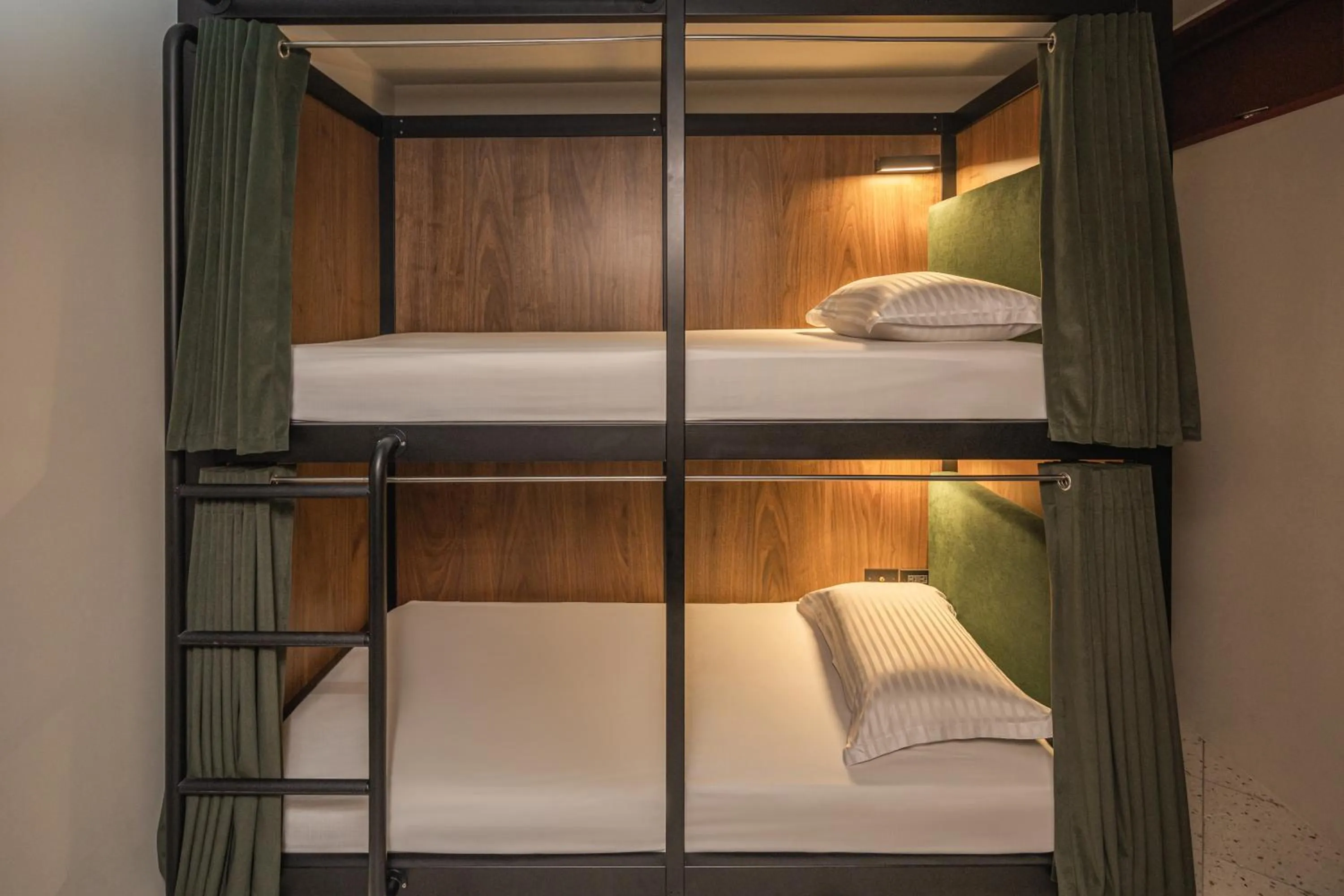 Mixed Dormitory Room in 天下南隅 Provintia Hotel