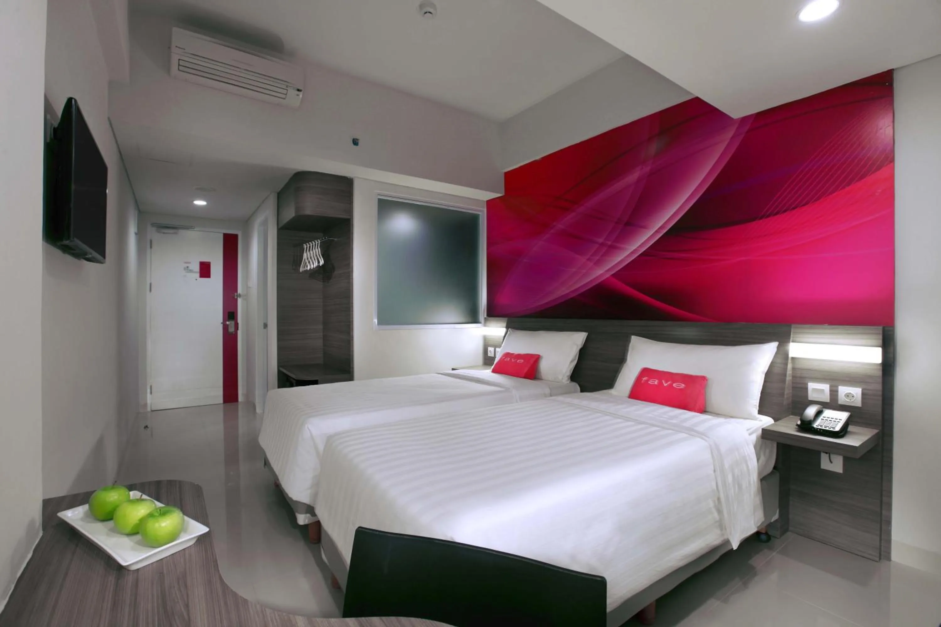 Photo of the whole room, Bed in favehotel Pekanbaru