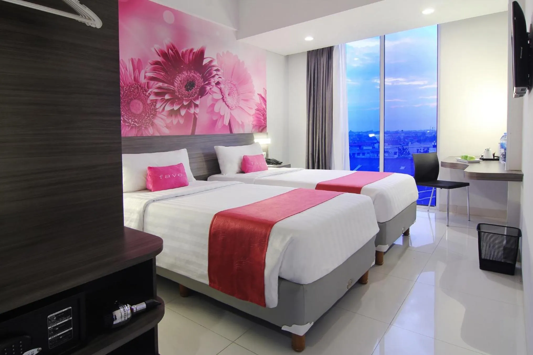 Photo of the whole room, Bed in favehotel Pekanbaru