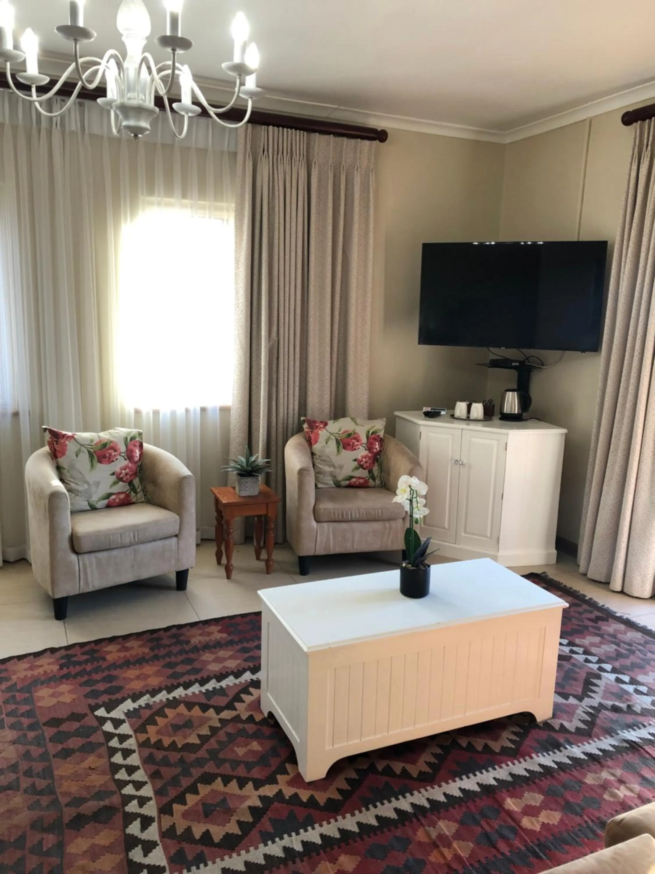 Seating area in Oak Tree Lodge