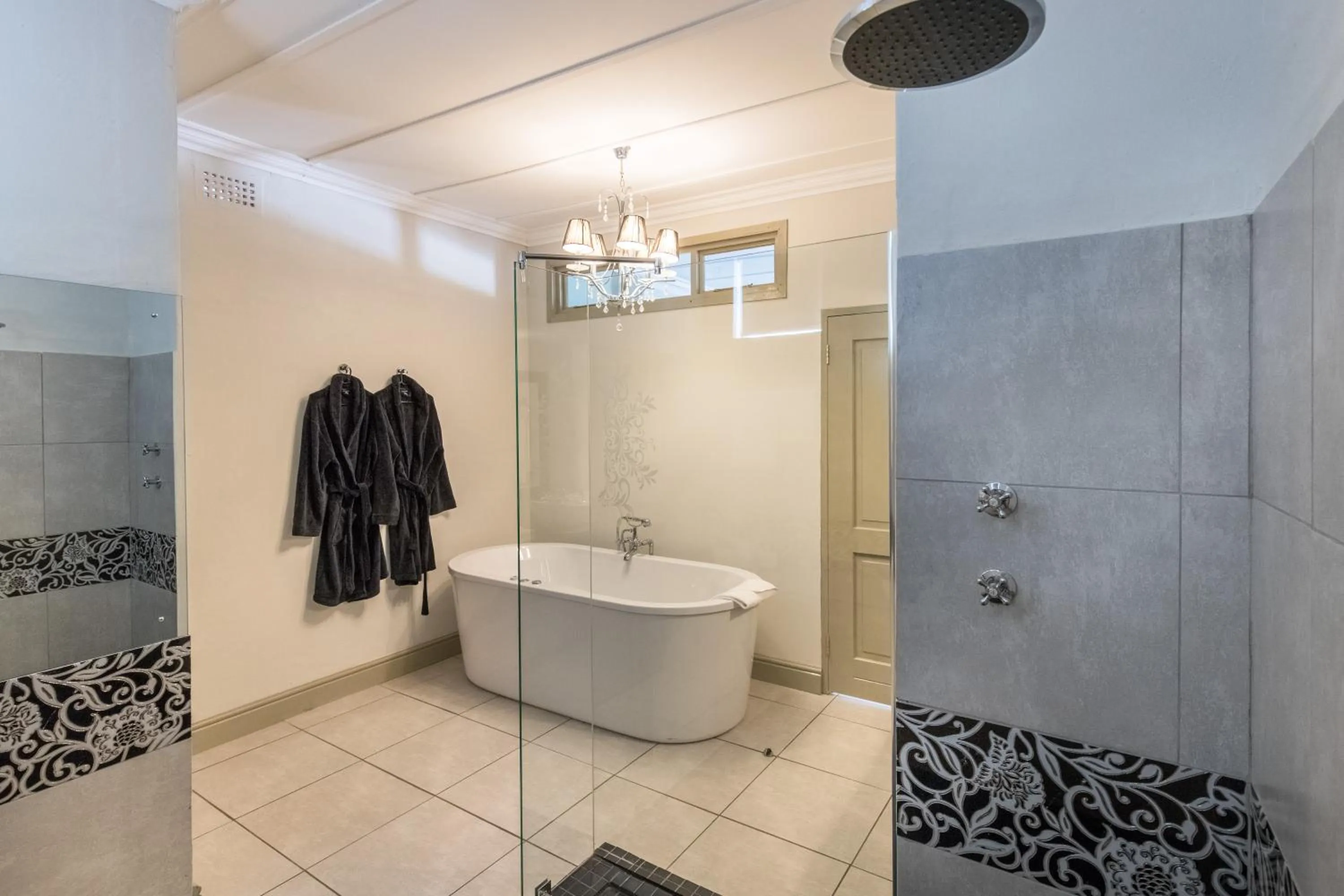 Bathroom in Montagu Country Hotel