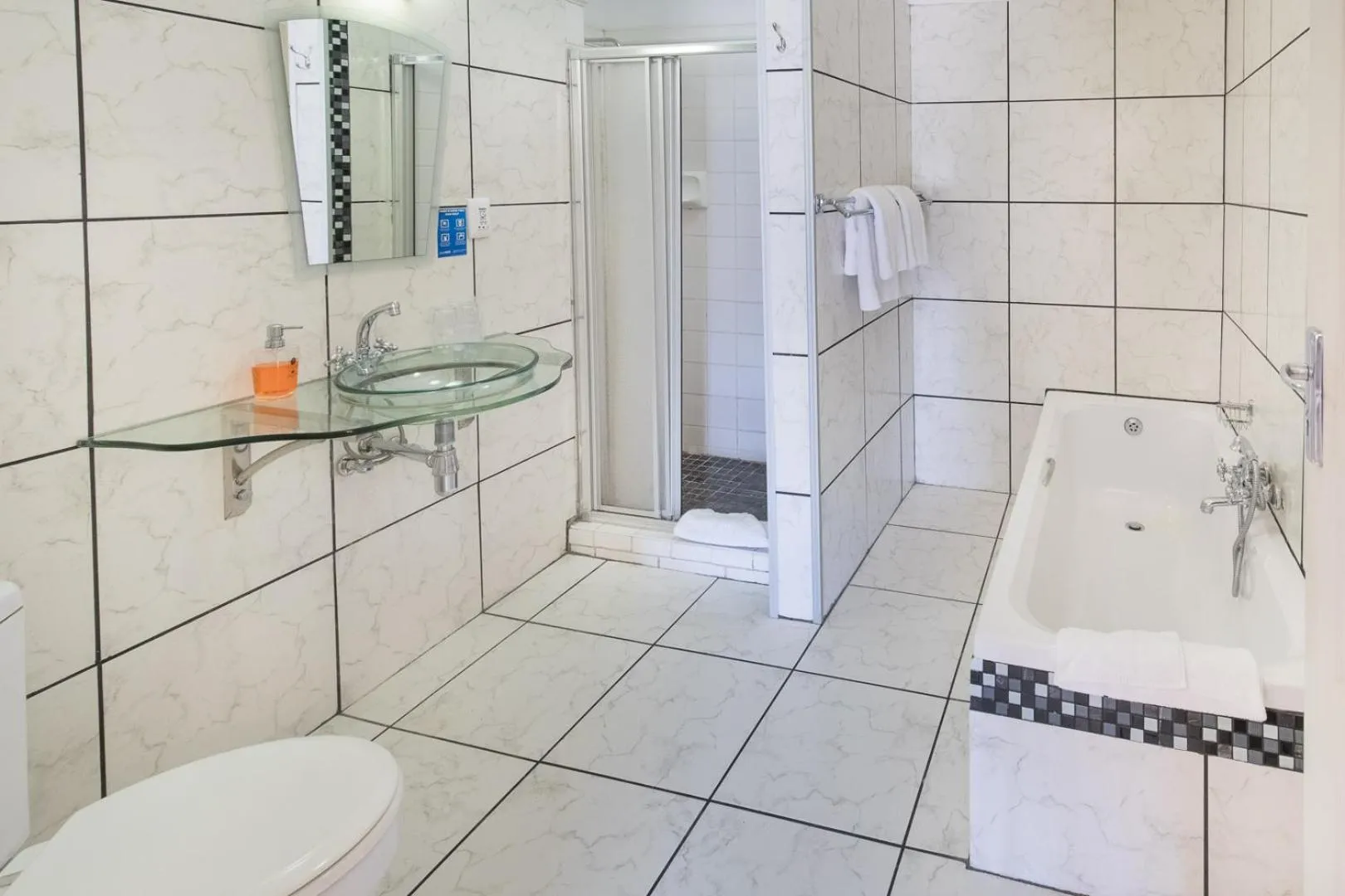 Shower in Montagu Country Hotel