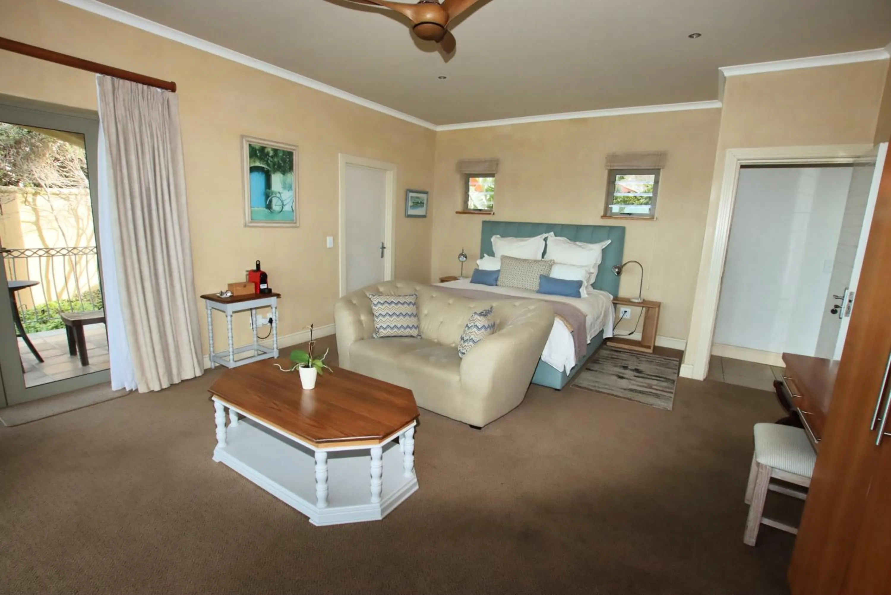 Bedroom, Bed in On The Cliff Guest House