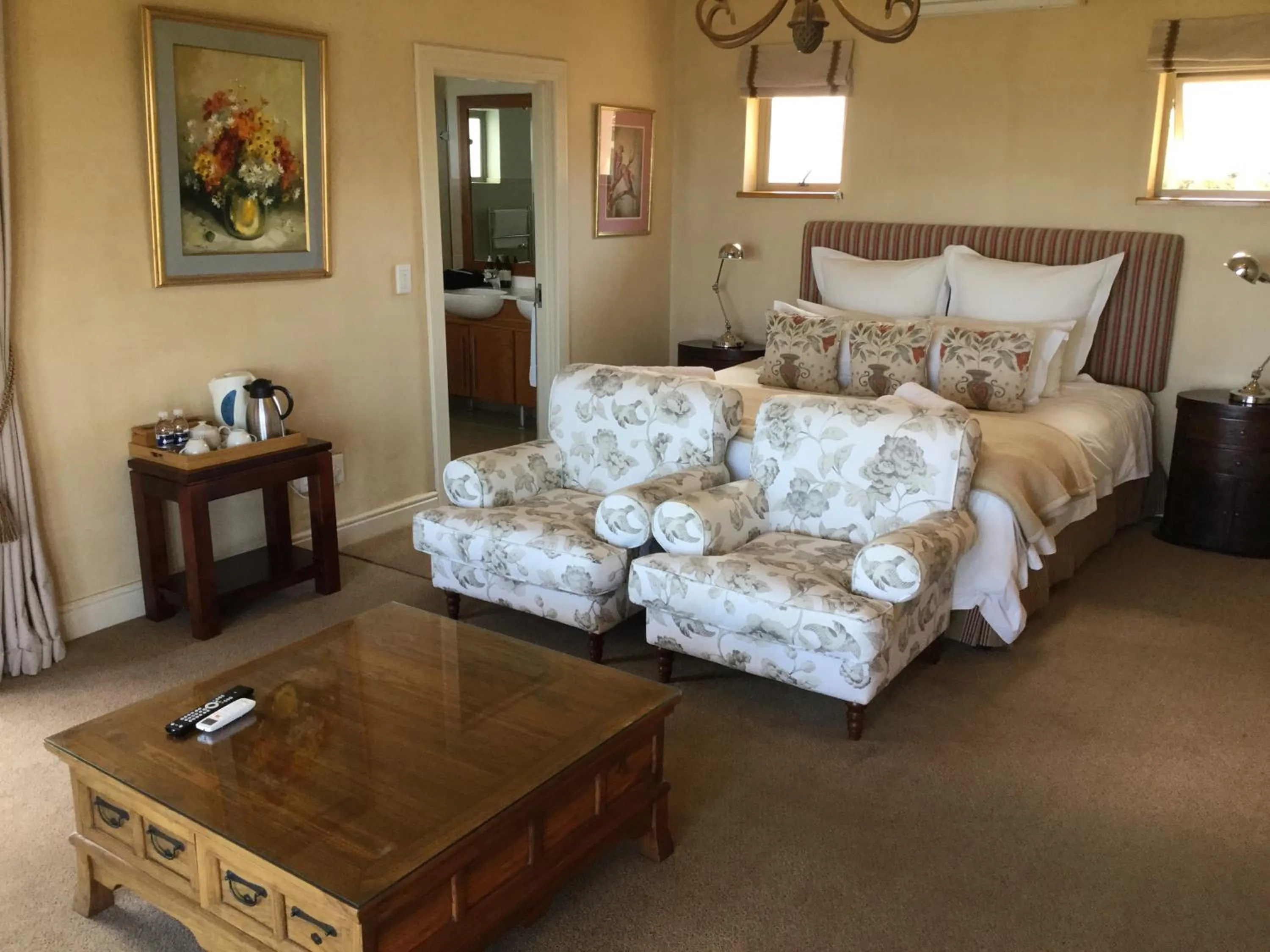 Photo of the whole room, Bed in On The Cliff Guest House