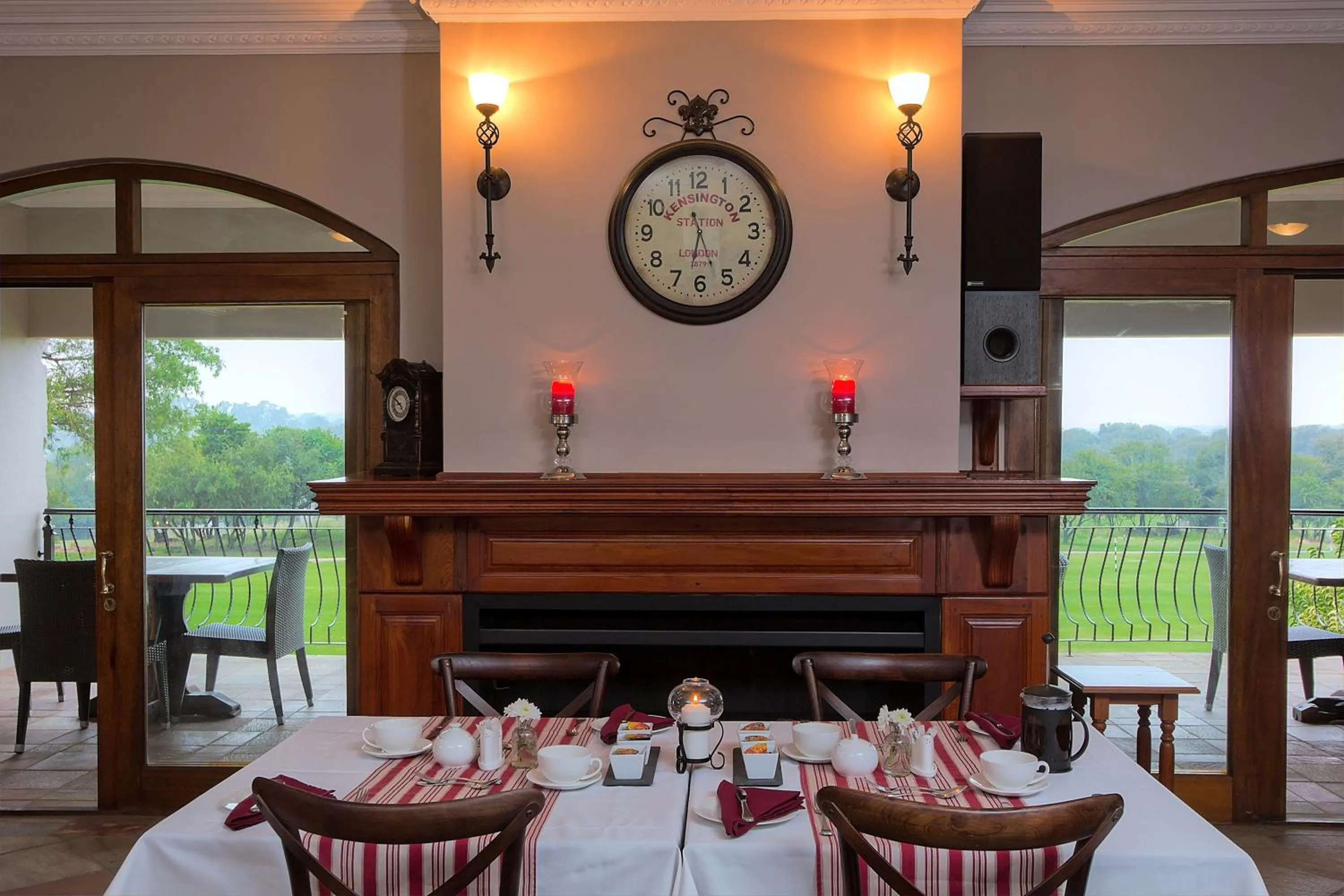 Restaurant/places to eat in Leopardsong Manor