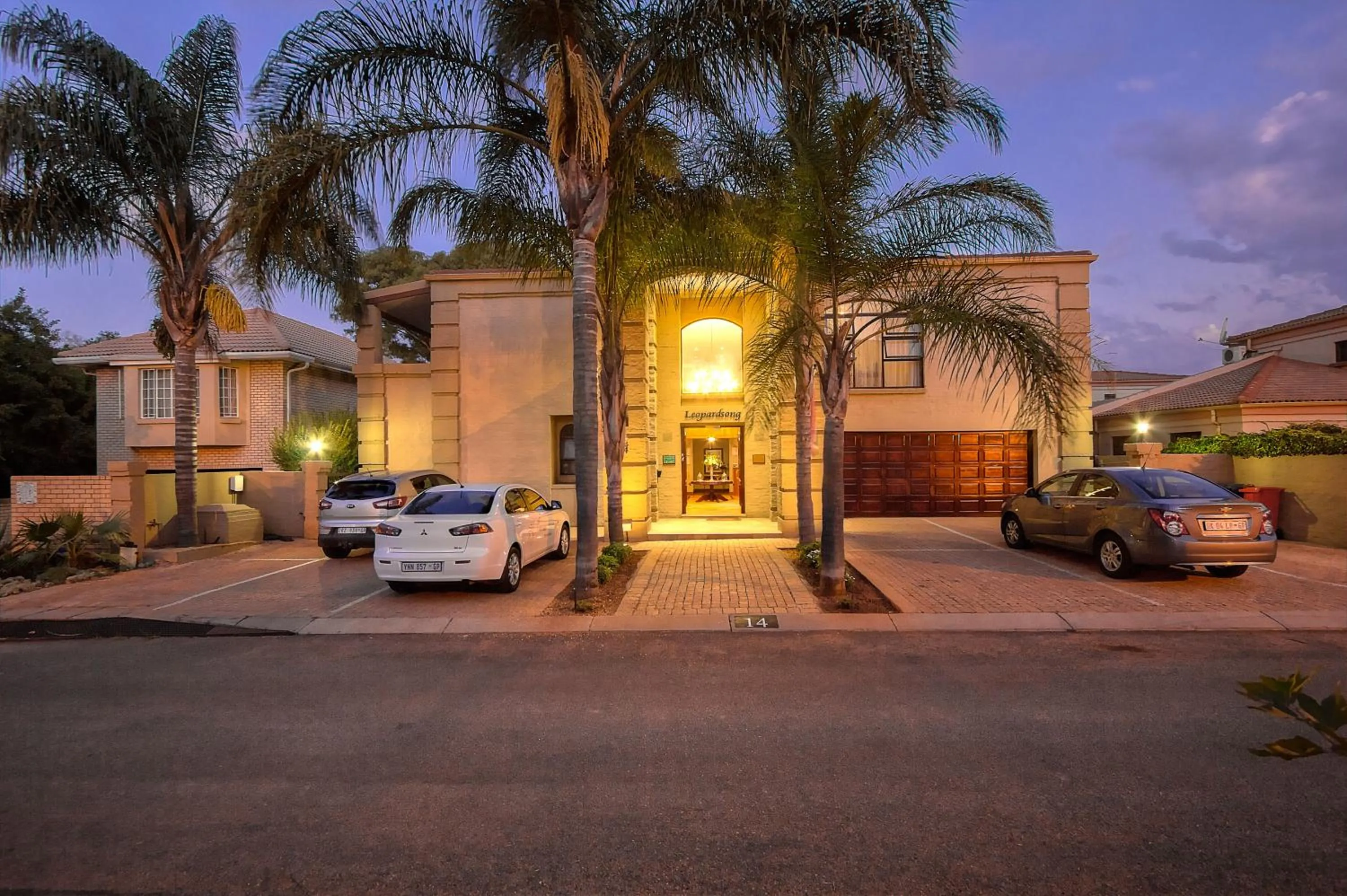 Facade/entrance in Leopardsong Manor