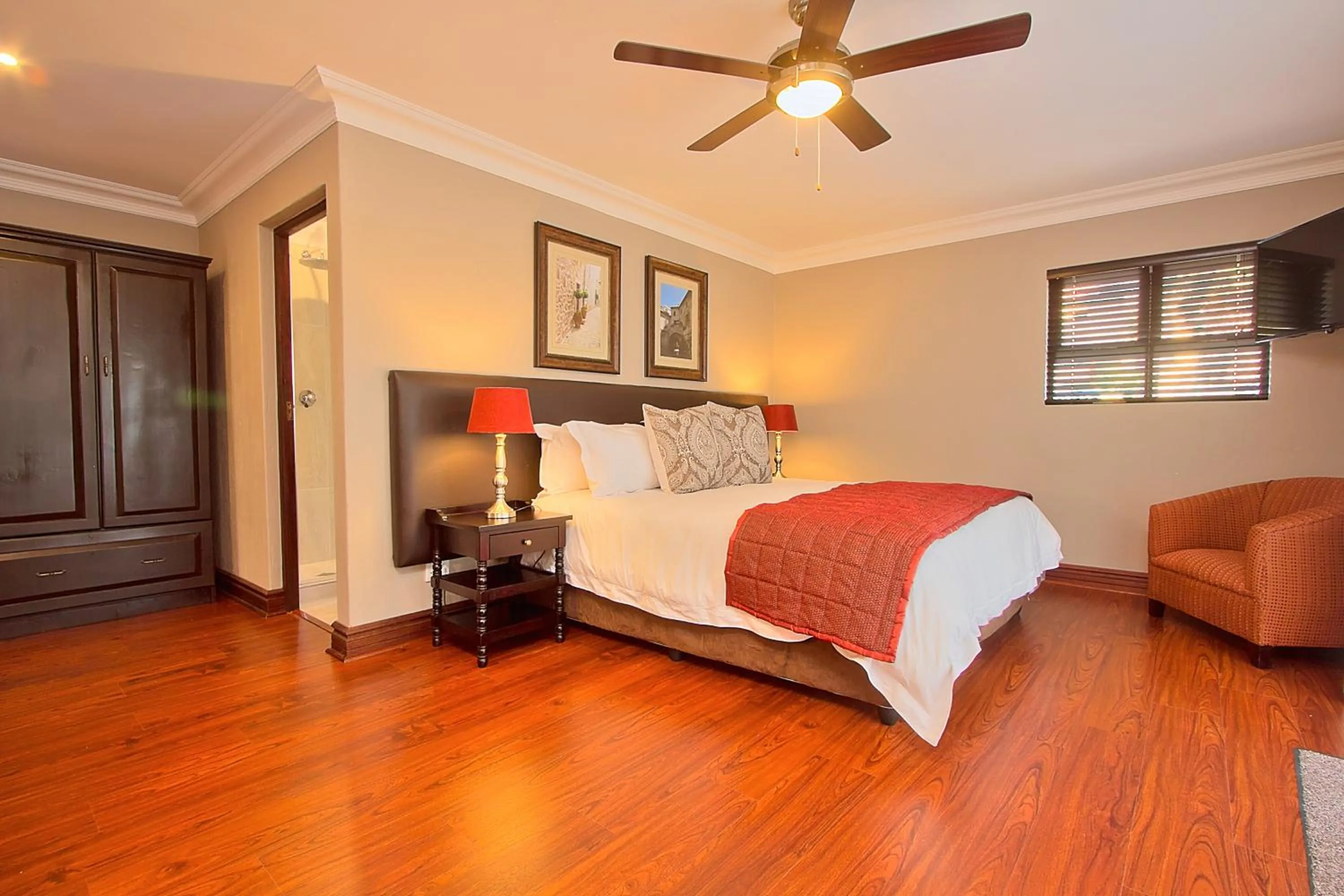 Bedroom, Bed in Leopardsong Manor