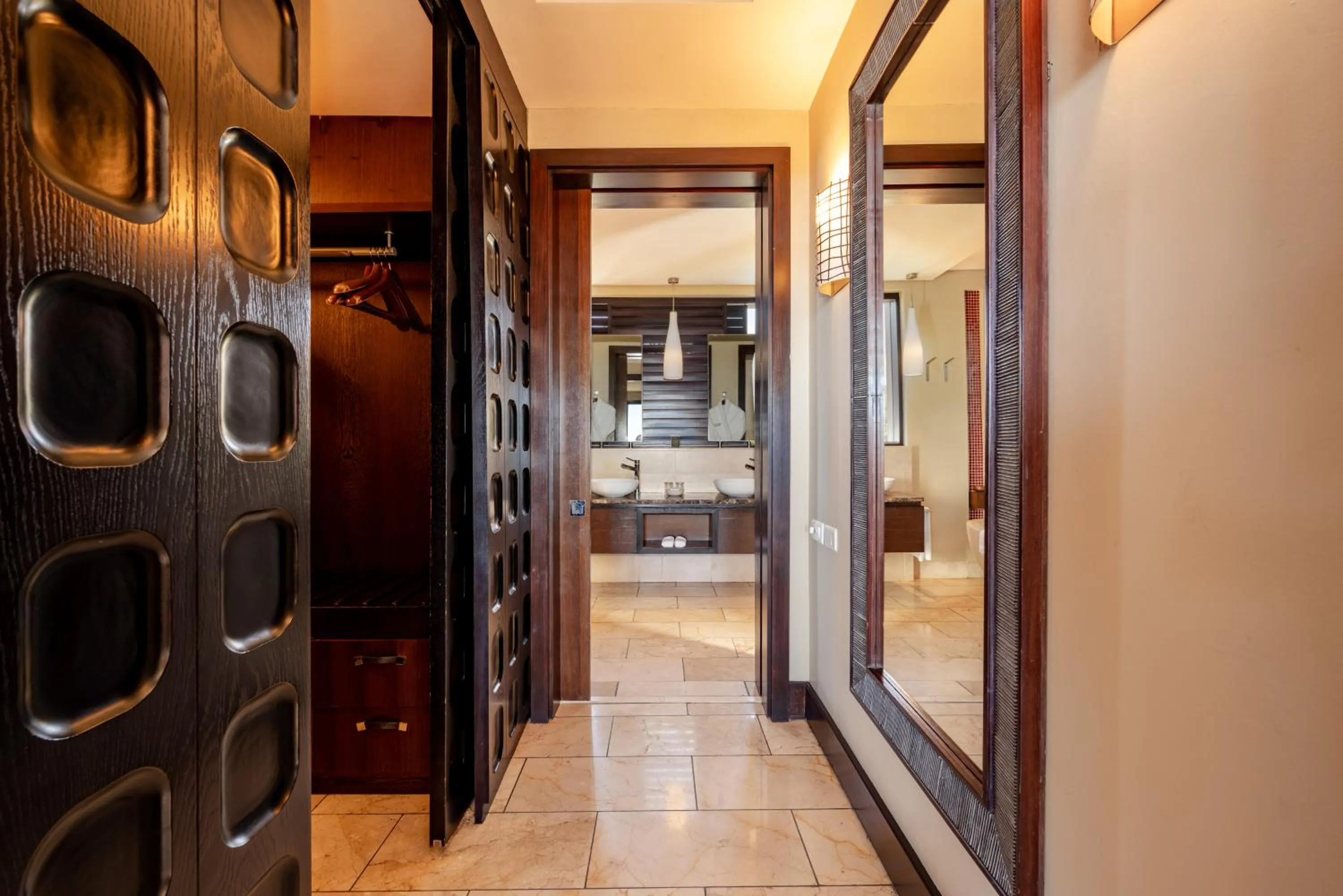 wardrobe in Pezula Nature Retreat