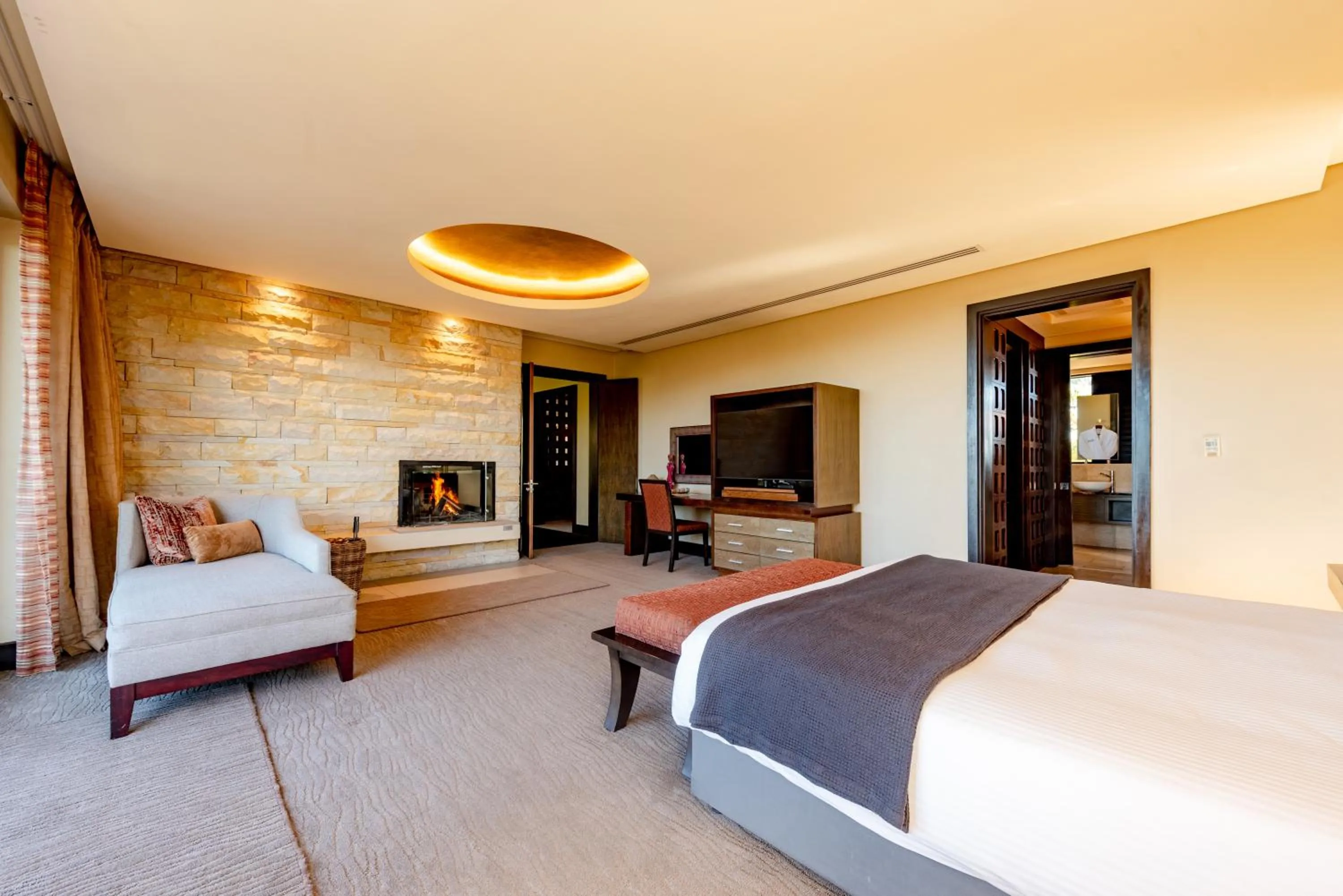 Photo of the whole room, Bed in Pezula Nature Retreat