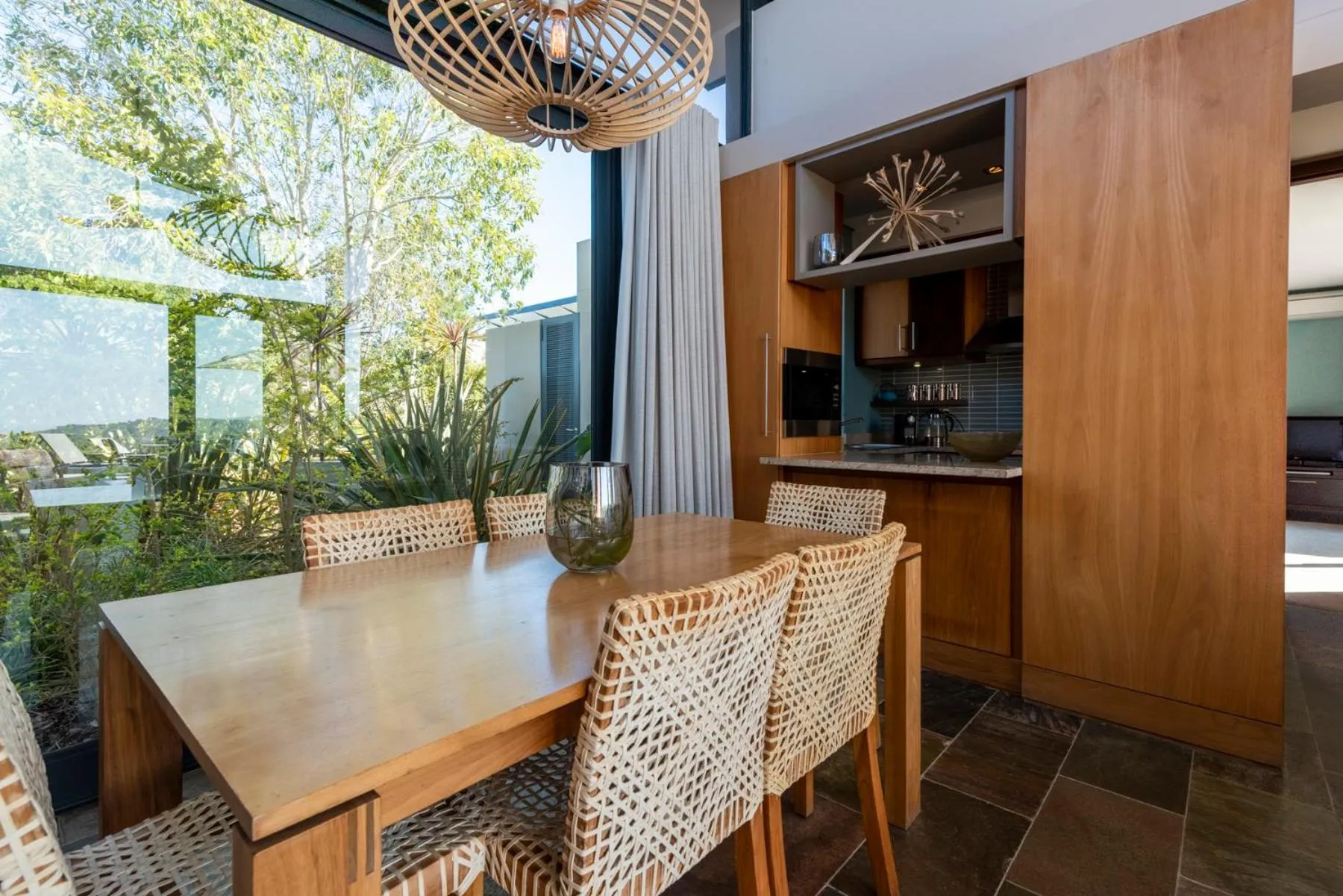 Communal lounge/ TV room in Pezula Nature Retreat