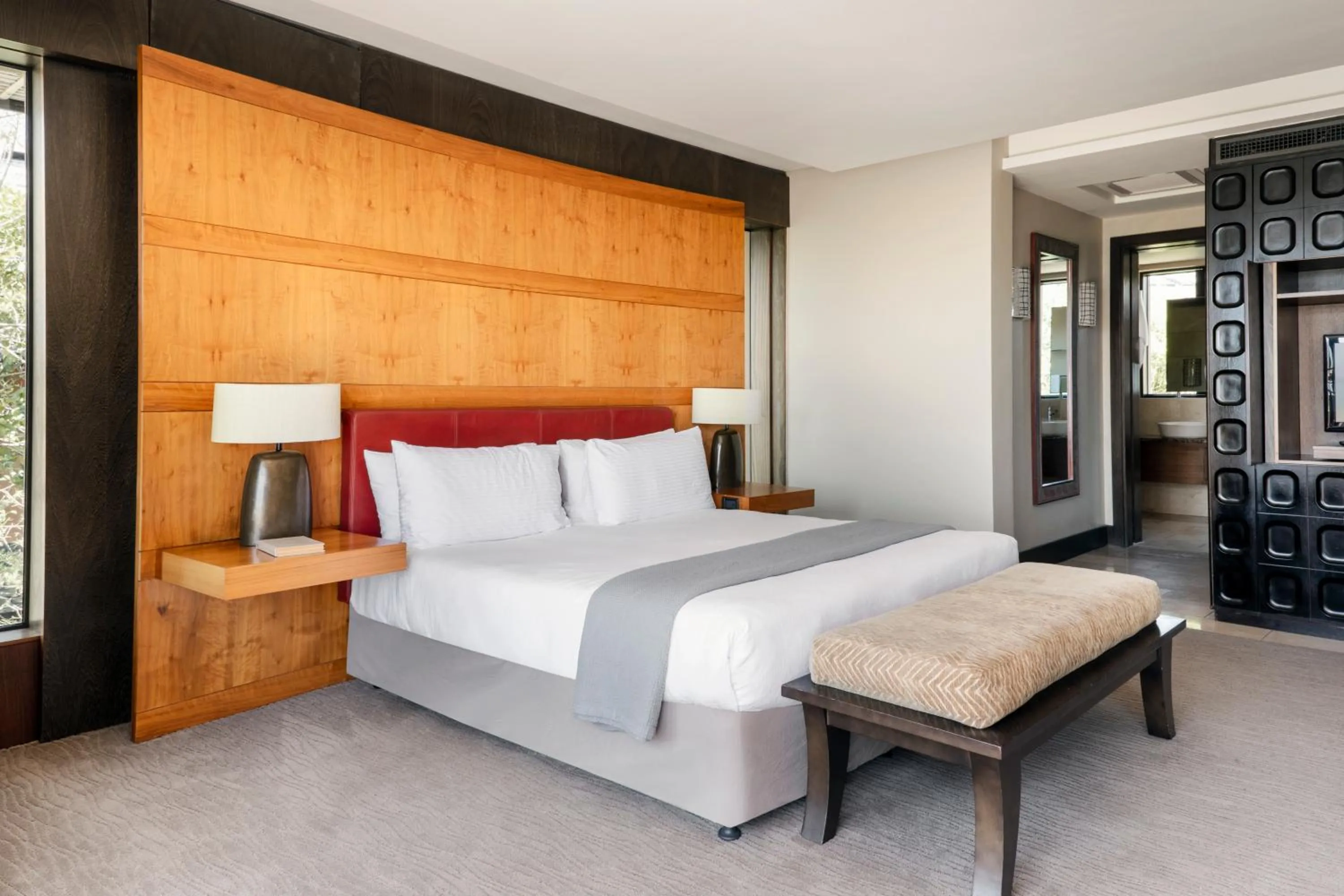 Wood-Fired Hot Tub Nature Large Suite in Pezula Nature Retreat