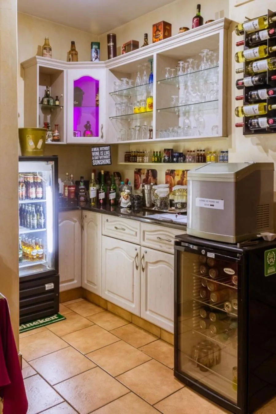 Lounge or bar in Centre Court B&B