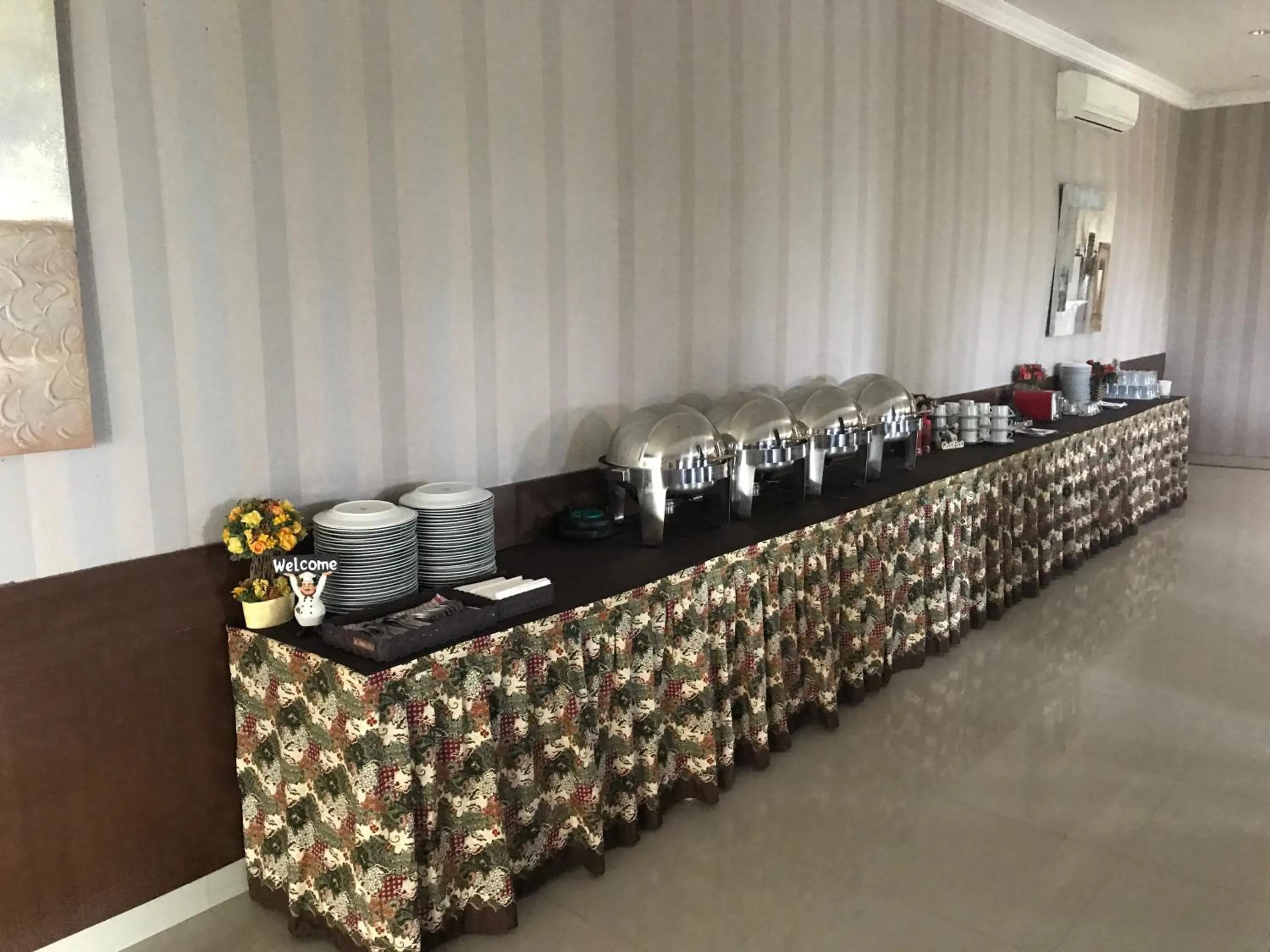 Restaurant/places to eat in Hotel Arisu