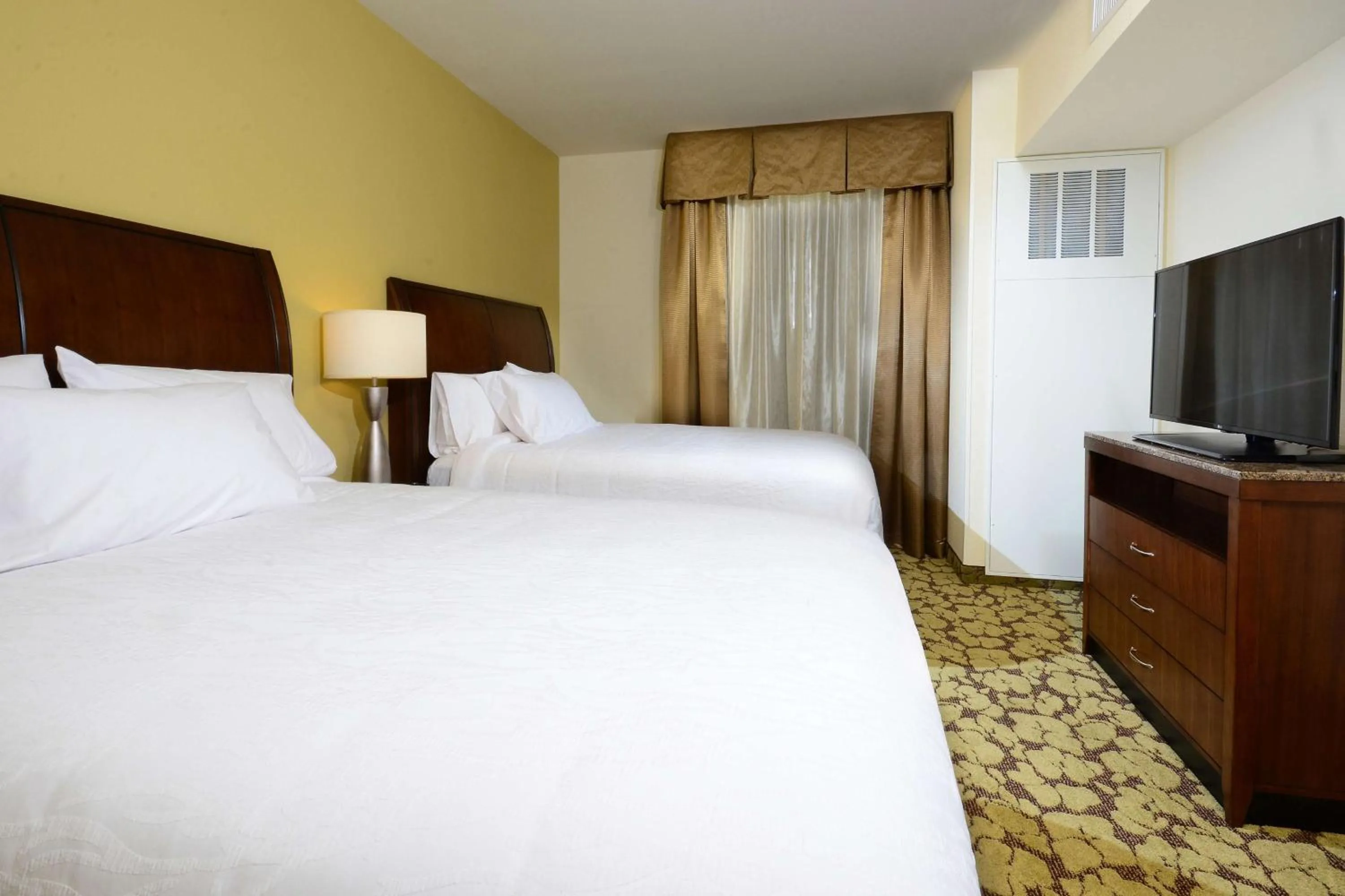 Bed in Hilton Garden Inn Greensboro Airport