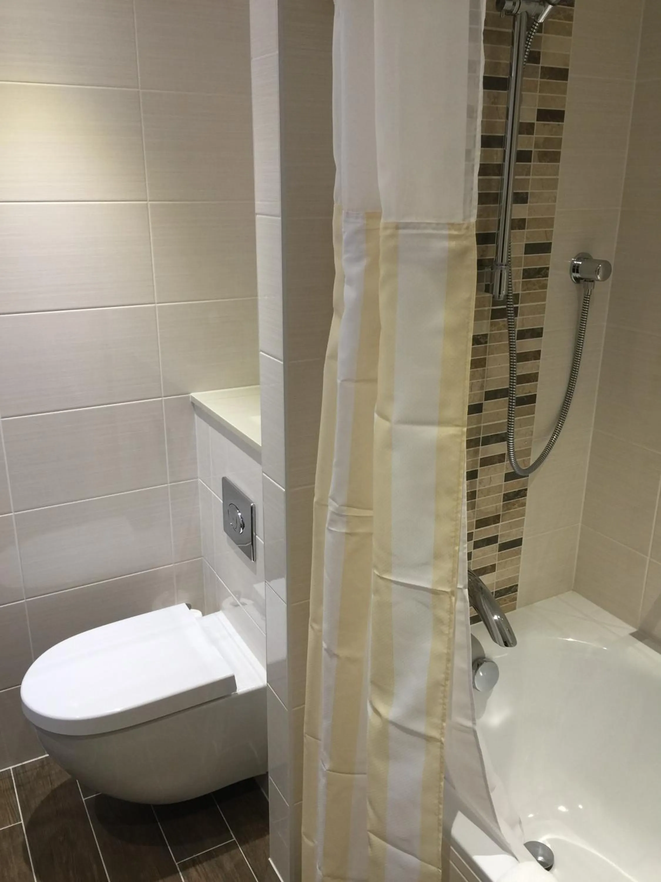 Shower in Hilton Garden Inn Sunderland