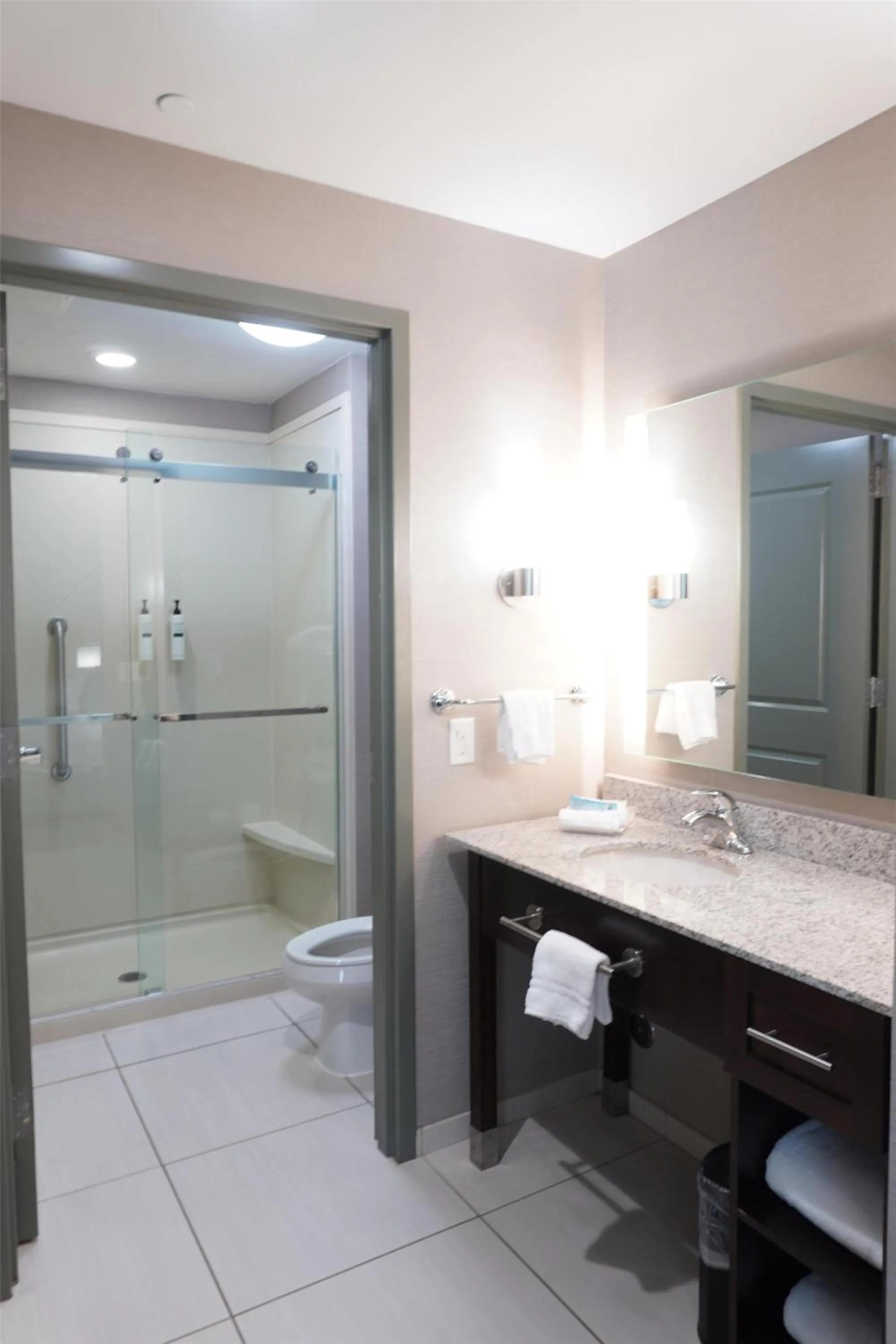 Bathroom in Homewood Suites by Hilton Christiansburg