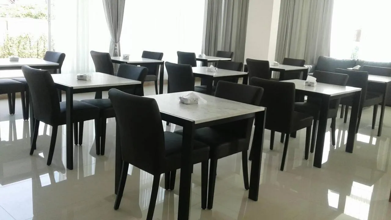 Restaurant/places to eat in Donchan Residence